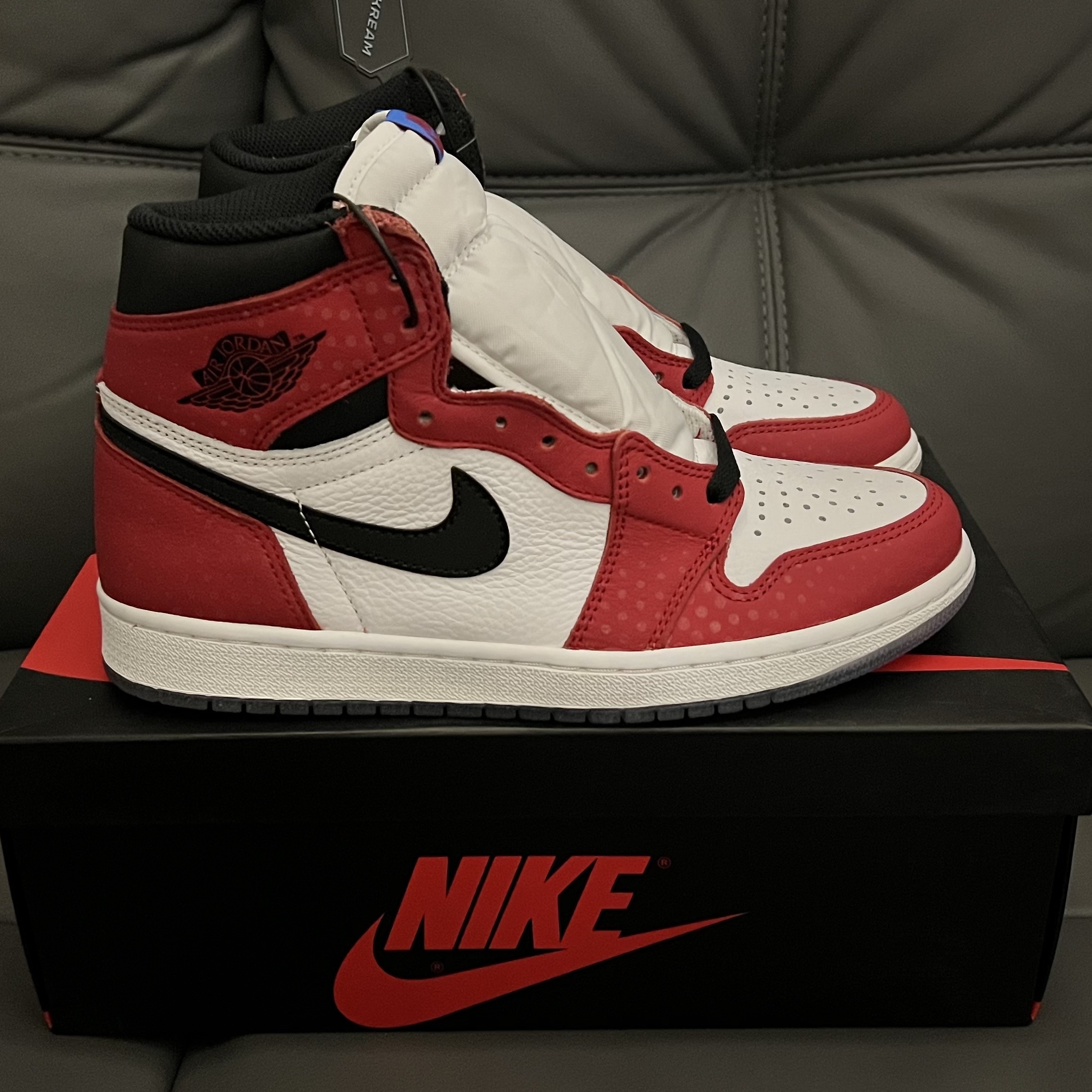 Jordan 1 Retro High Spider-Man Origin Story 착용 스타일 - 2