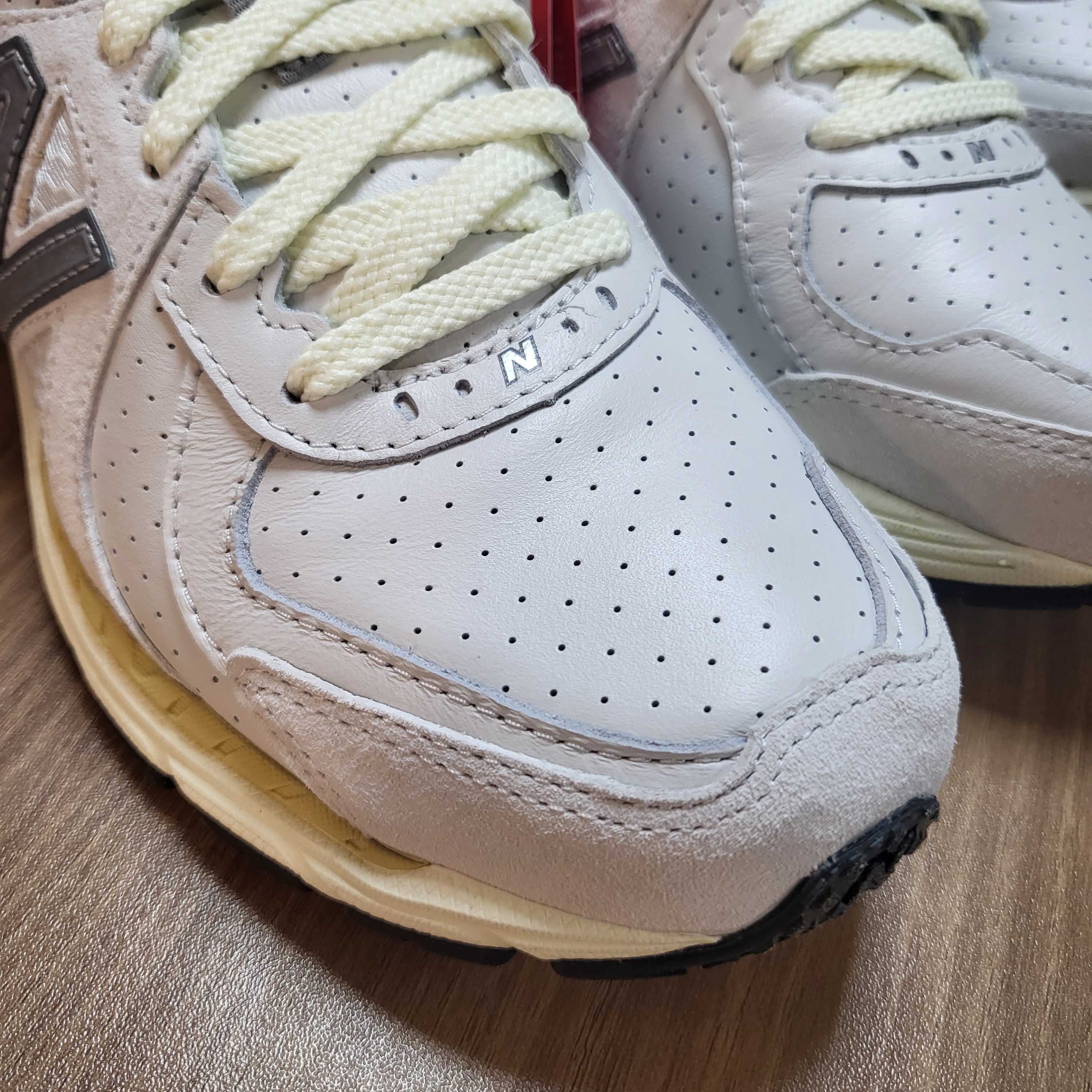 New Balance x Thisisneverthat 860v2 White 착용 스타일 - 2