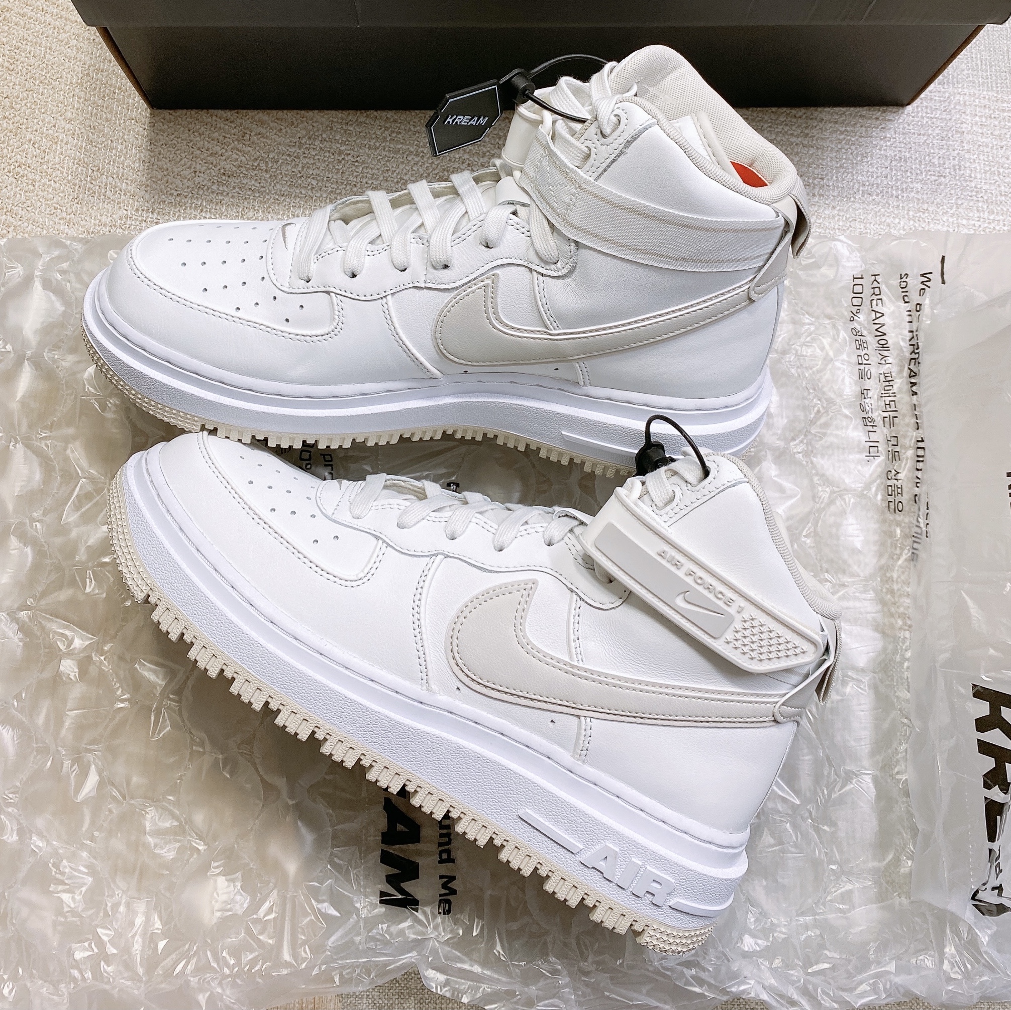 Nike Air Force 1 Boot Summit White Light Bone 착용 스타일