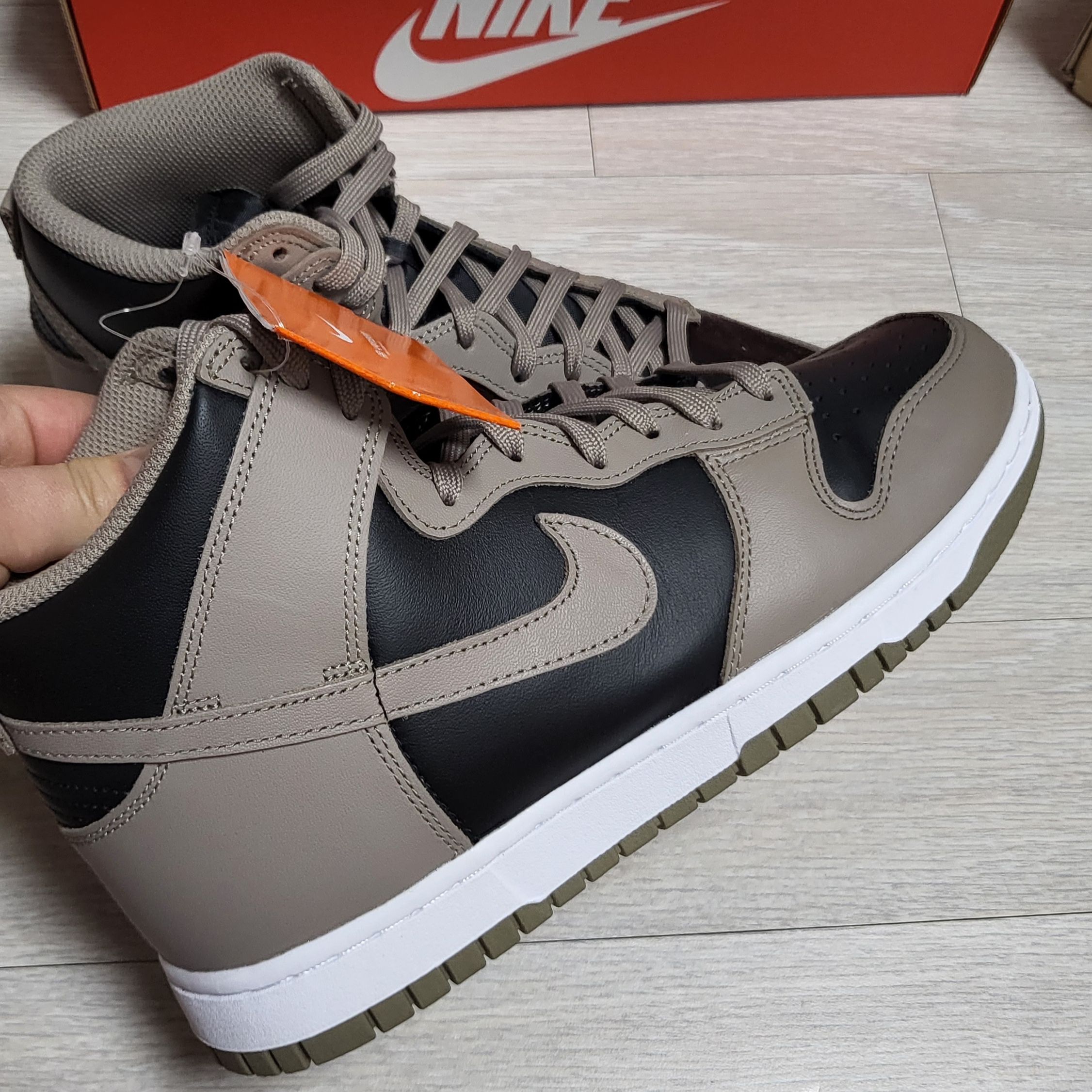 (W) Nike Dunk High Moon Fossil 착용 스타일 - 1