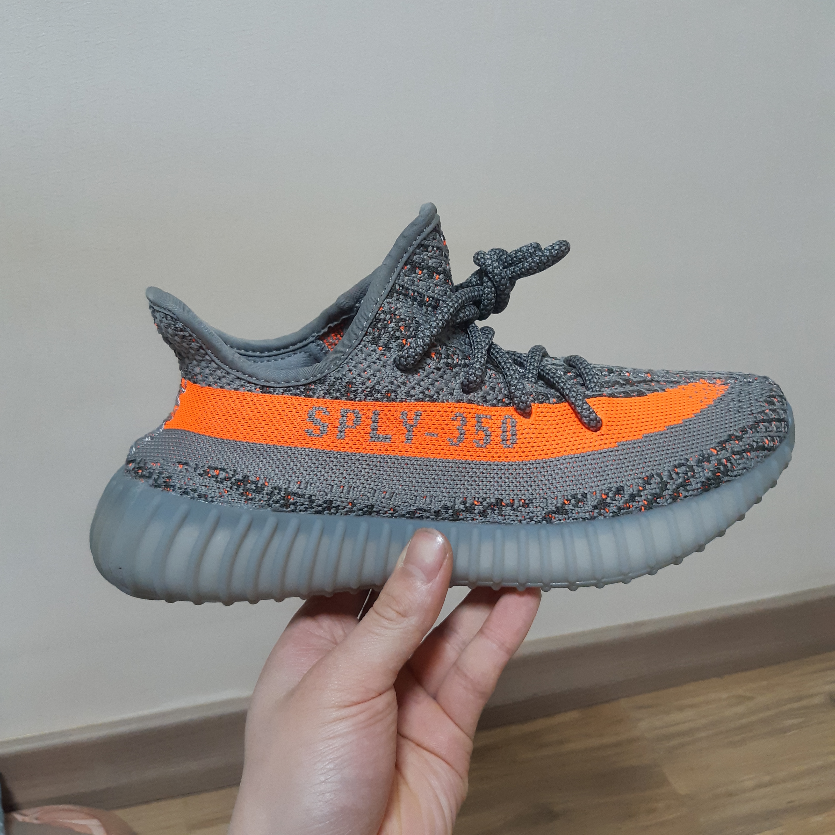 Adidas Yeezy Boost 350 V2 Beluga - Reflective 착용 스타일
