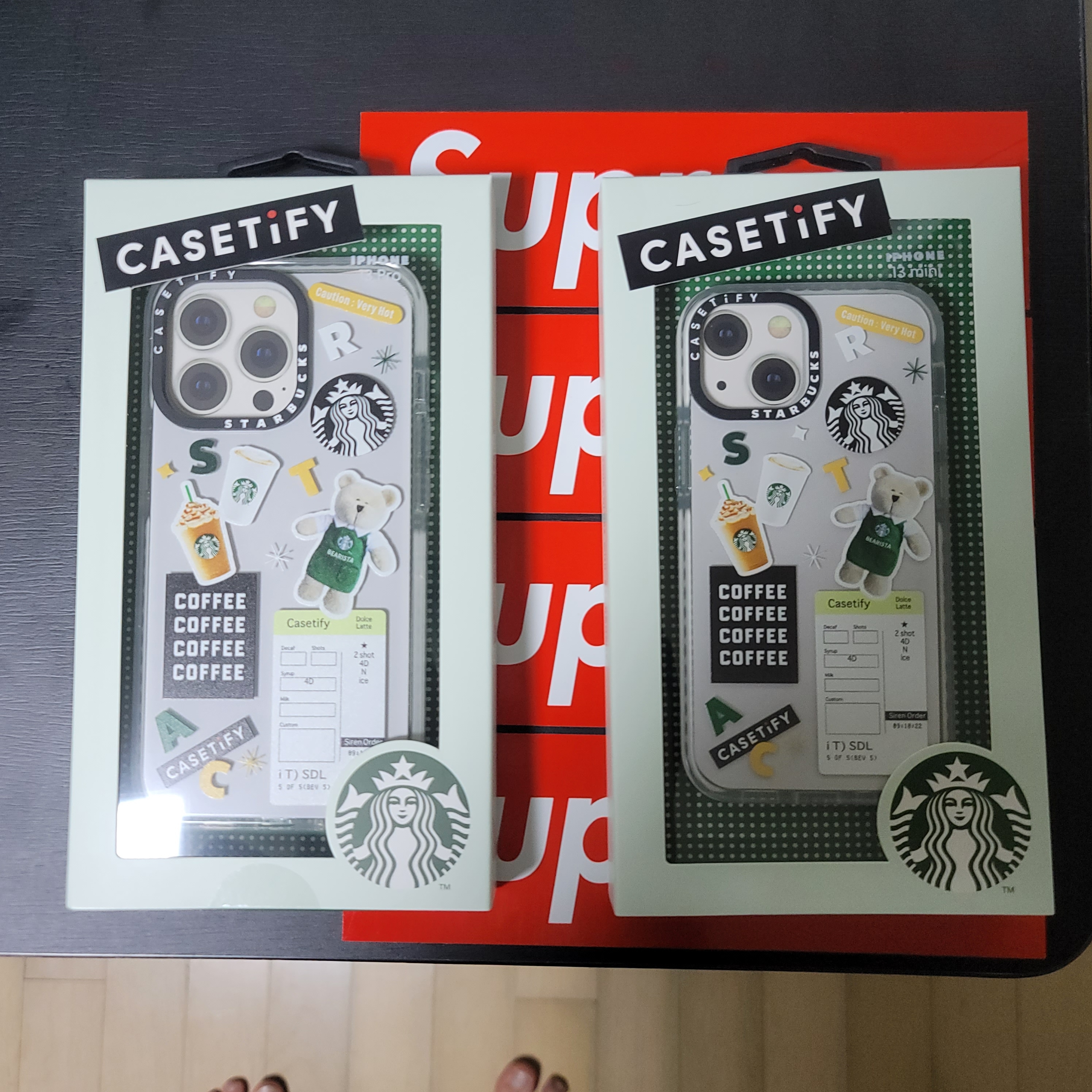 Casetify x Starbucks Icon Impact iPhone Case Clear 착용 스타일 - 3