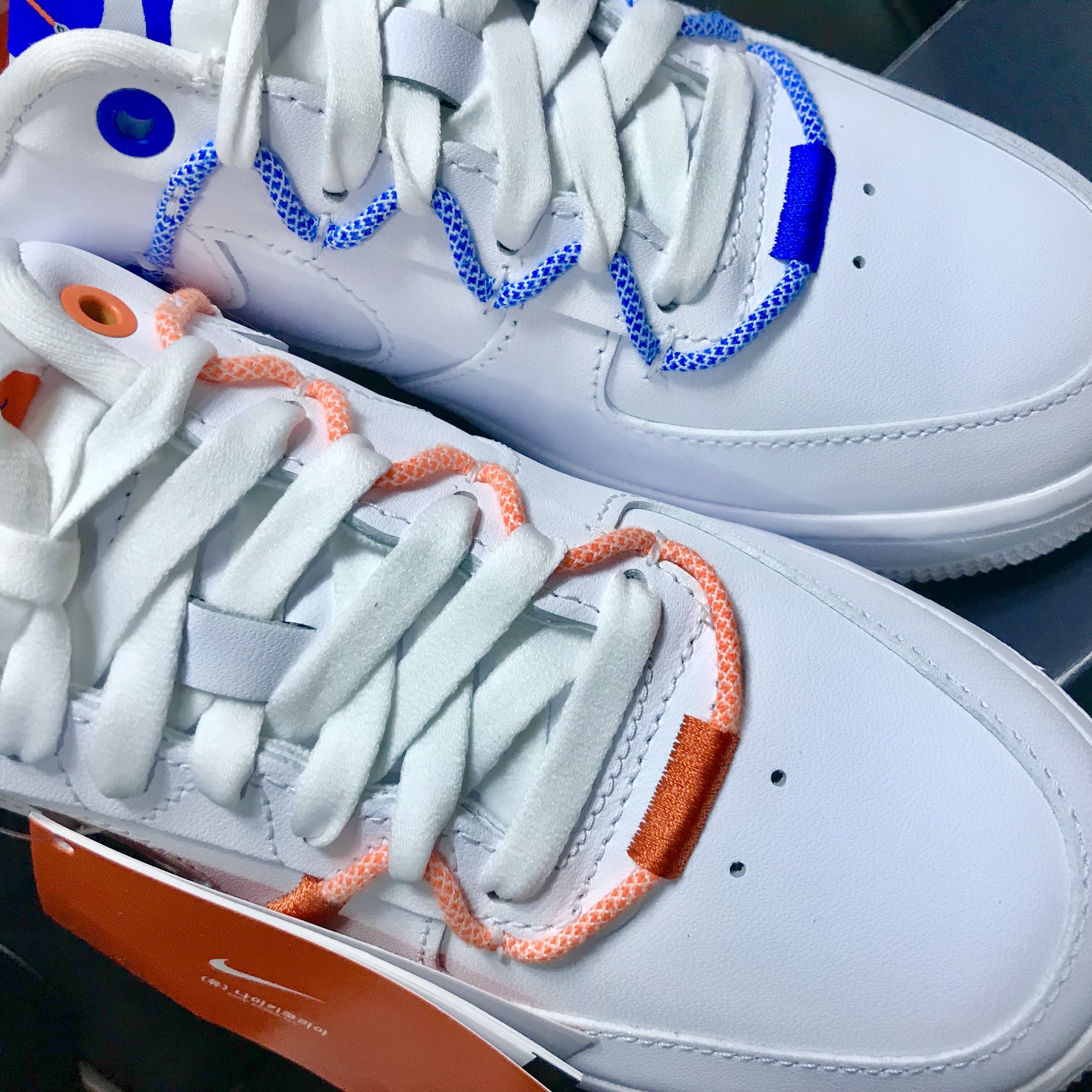 (W) Nike Air Force 1 '07 LX White Safety Orange 착용 스타일 - 1