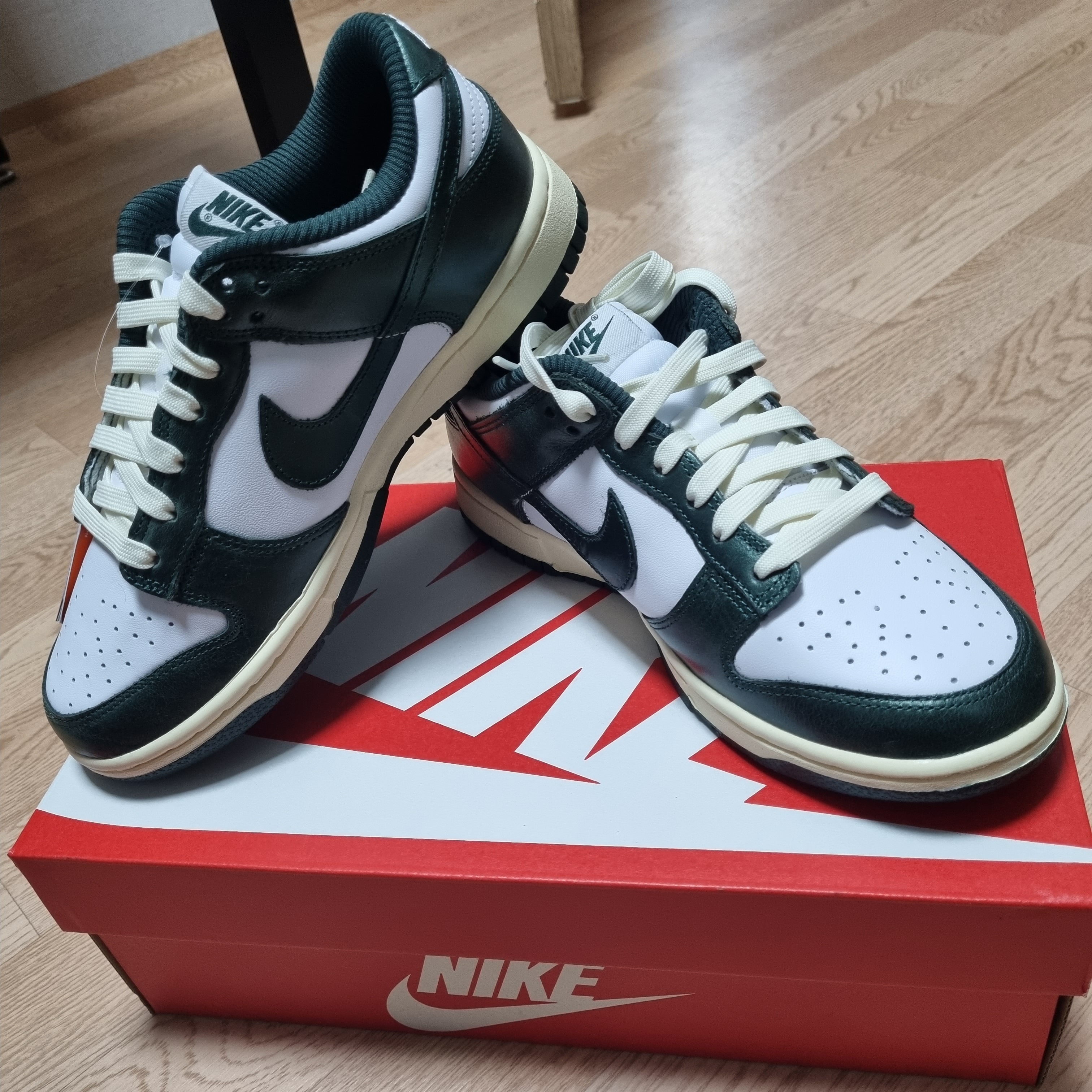 (W) Nike Dunk Low Vintage Green 착용 스타일
