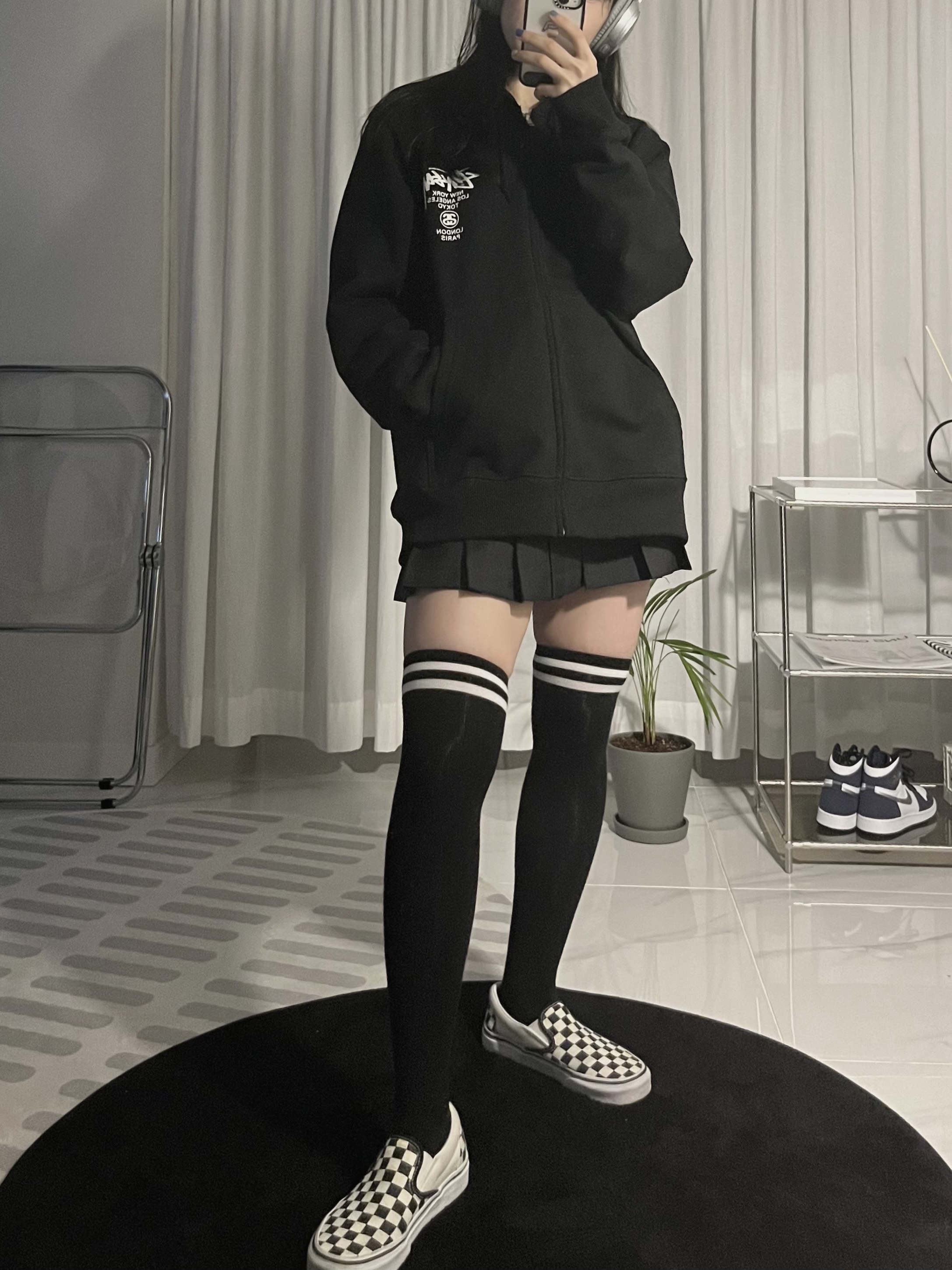 Stussy World Tour Zip Hoodie Black 2021 착용 스타일 - 2
