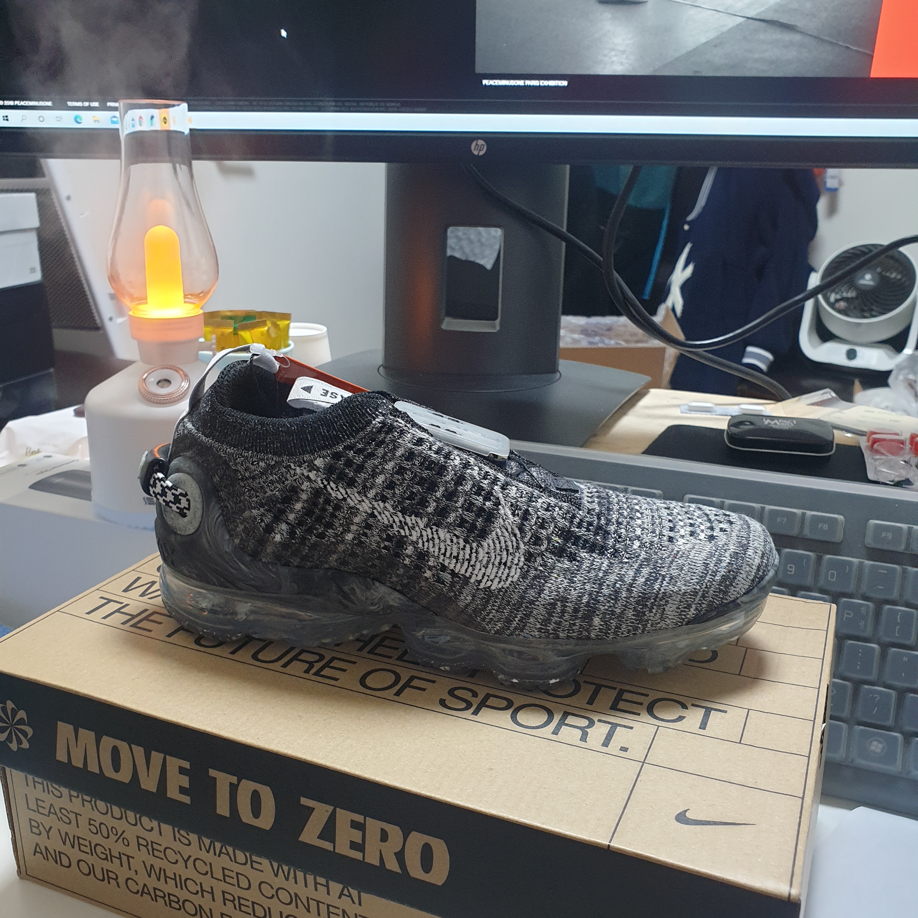 (W) Nike Air VaporMax 2020 Flyknit Oreo 착용 스타일 - 1