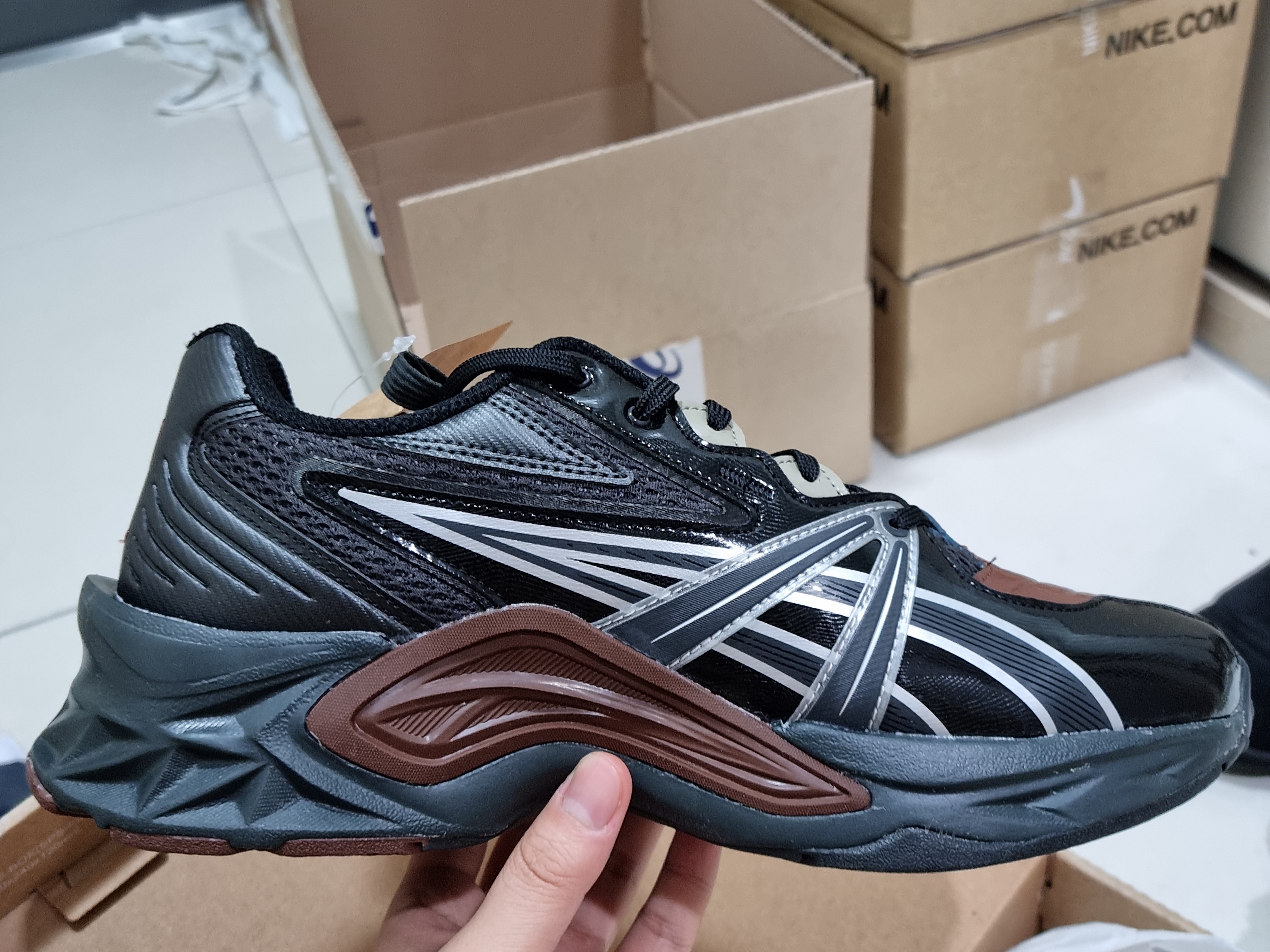 Asics HN2-S Protoblast Chocolate Brown 착용 스타일 - 1