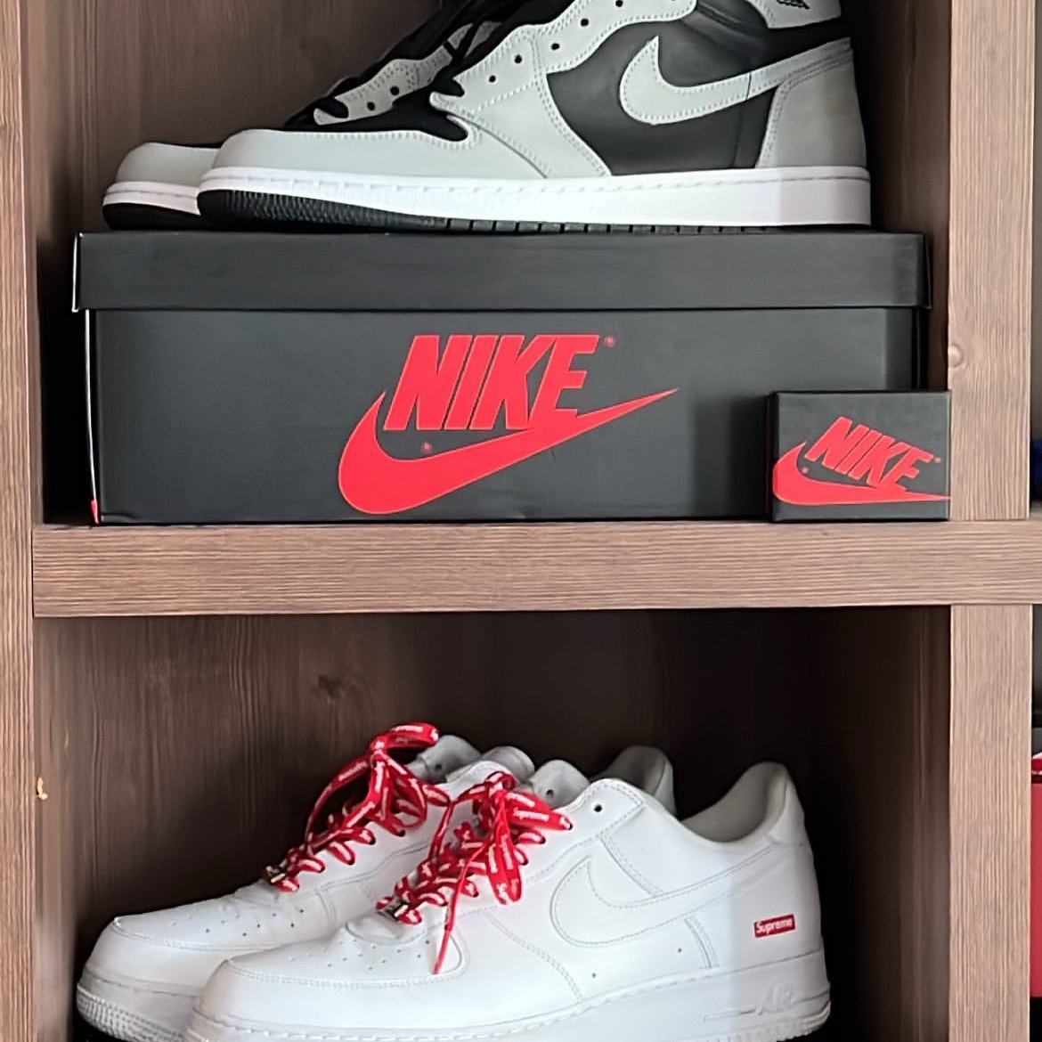 Jordan 1 Retro High OG Shadow 2.0, Nike x Supreme Air Force 1 Low White 착용 스타일