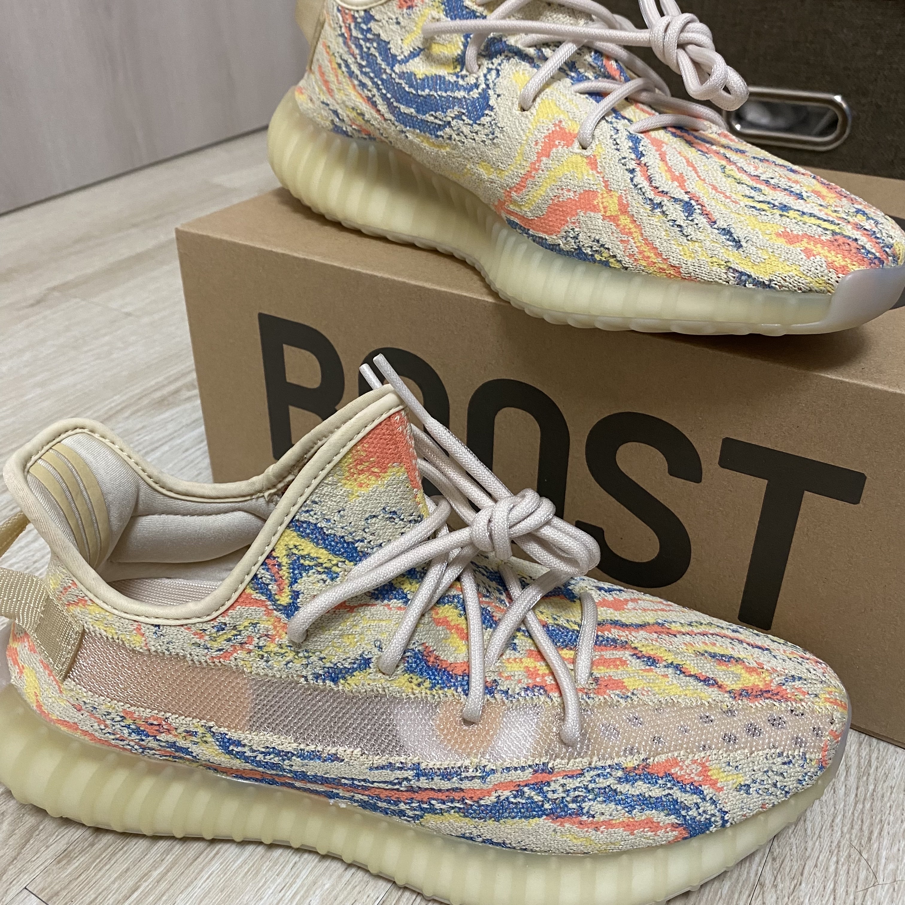 Adidas Yeezy Boost 350 V2 MX Oat 착용 스타일 - 2