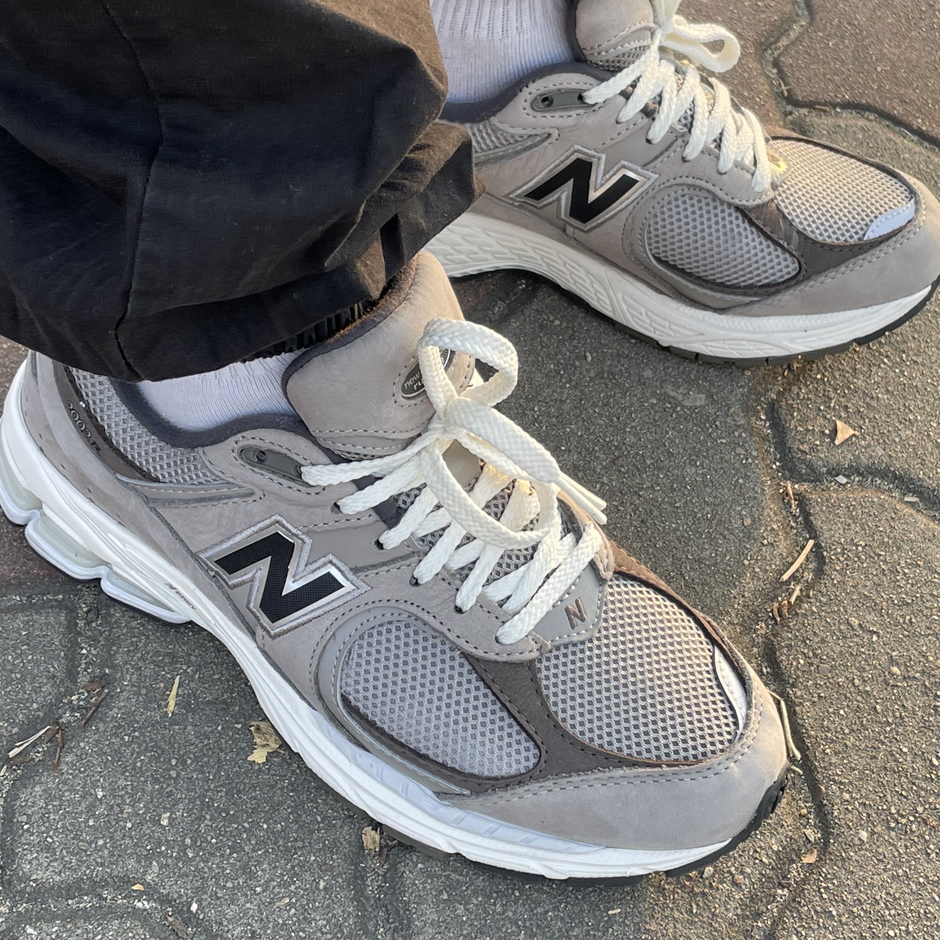 New Balance 2002 Warm Alpaca 착용 스타일