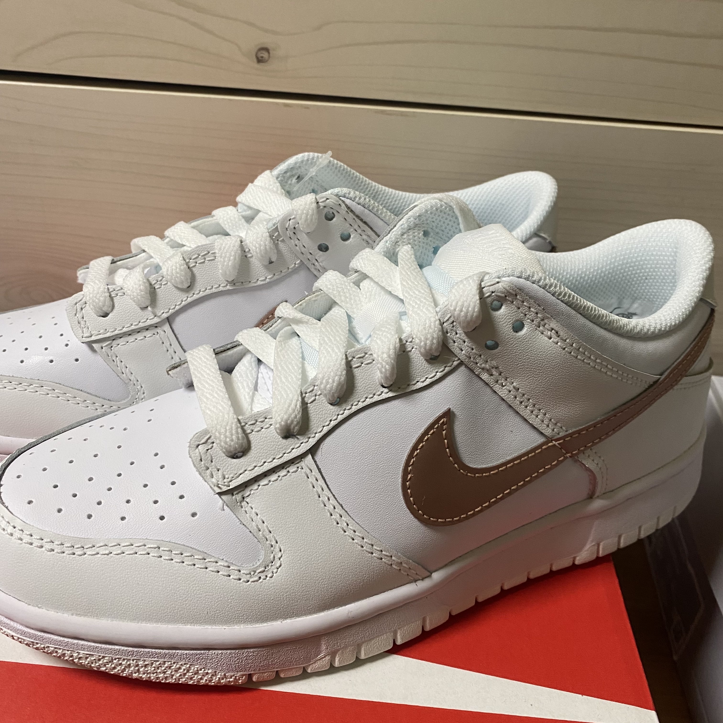 (GS) Nike Dunk Low White Rose Pink 착용 스타일 - 2