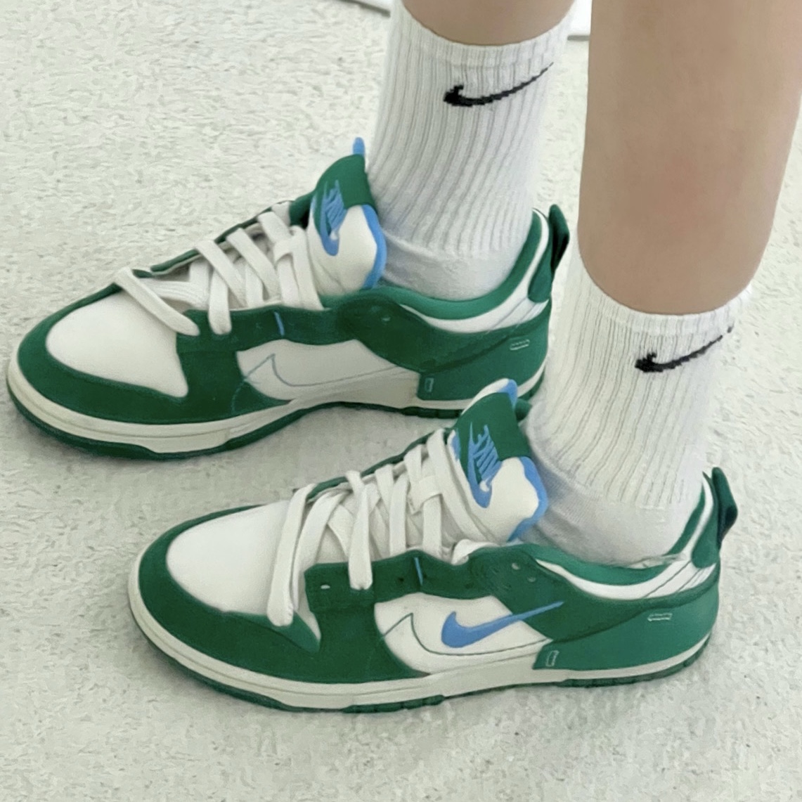 (W) Nike Dunk Low Disrupt 2 Phantom University Blue 착용 스타일 - 2