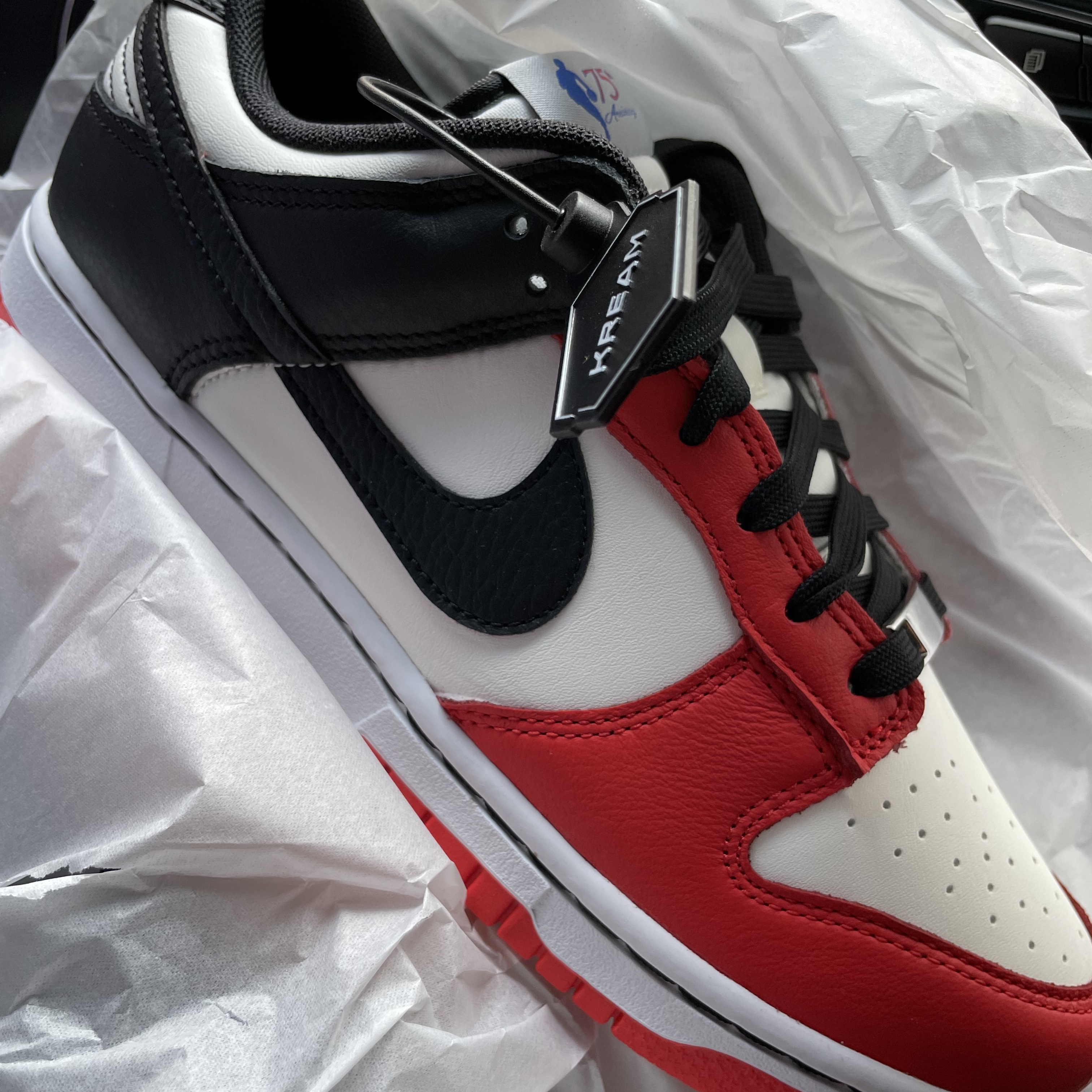 Nike x NBA Dunk Low Retro EMB Black and Chile Red 착용 스타일