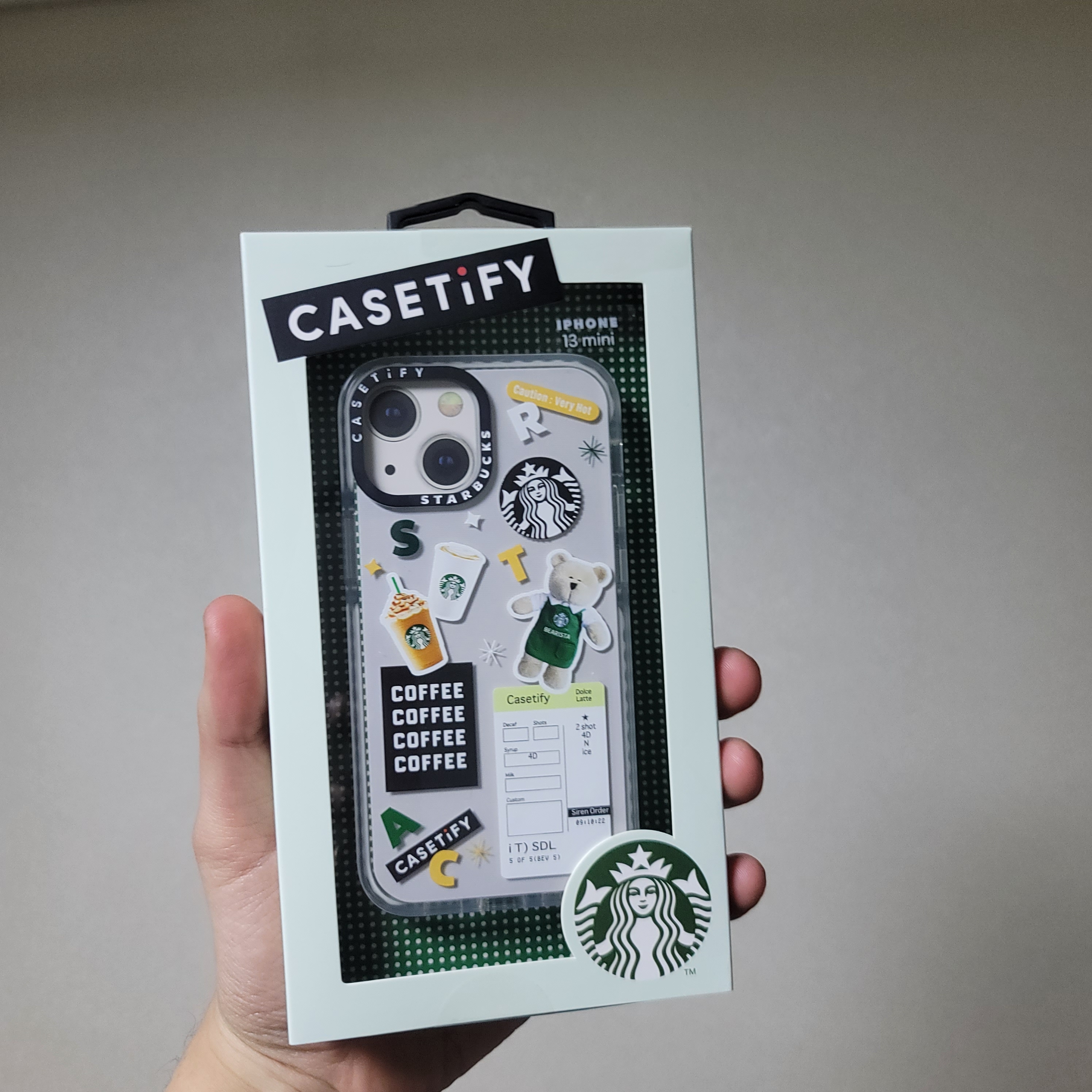 Casetify x Starbucks Icon Impact iPhone Case Clear 착용 스타일 - 2