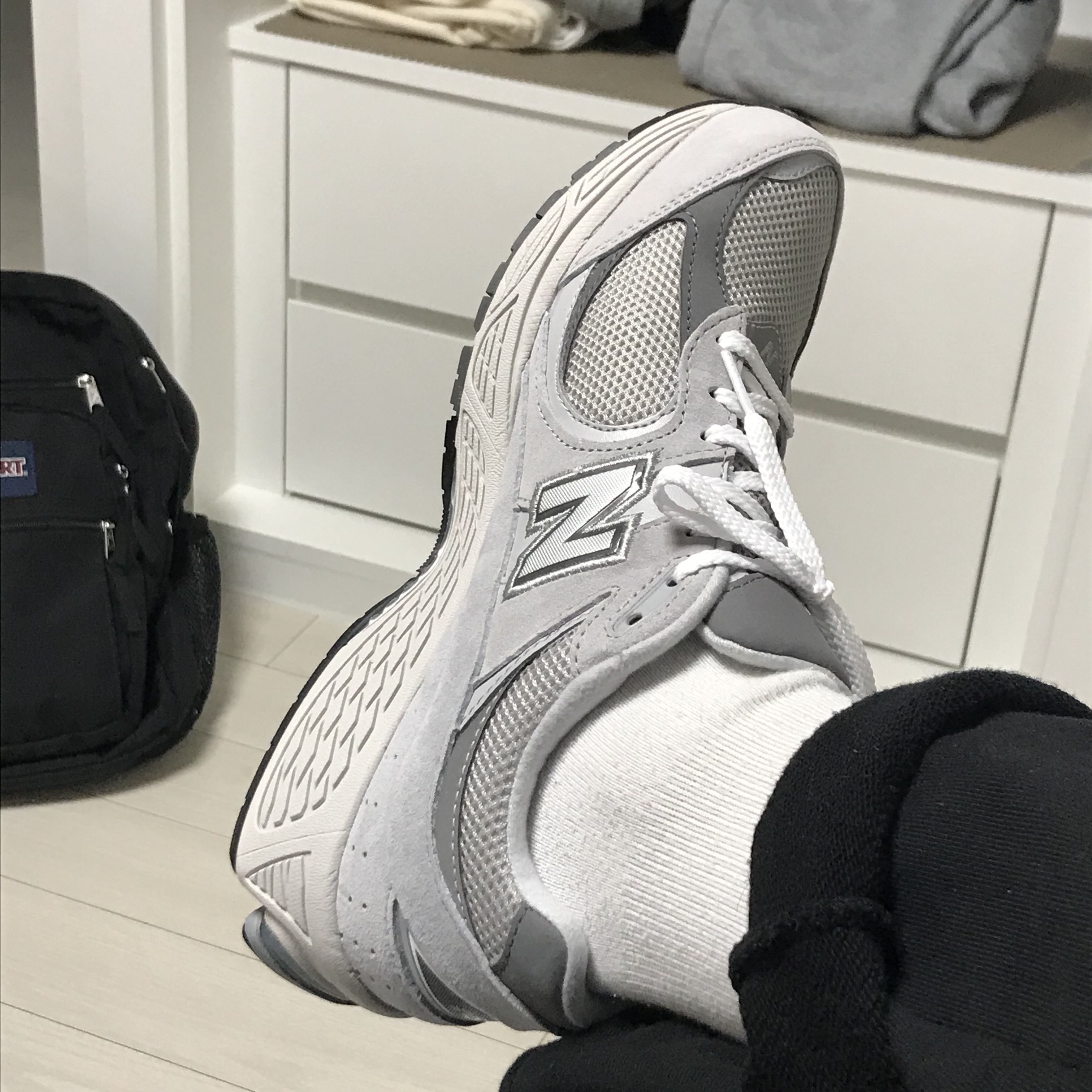 New Balance 2002R T2 Gray 착용 스타일 - 2