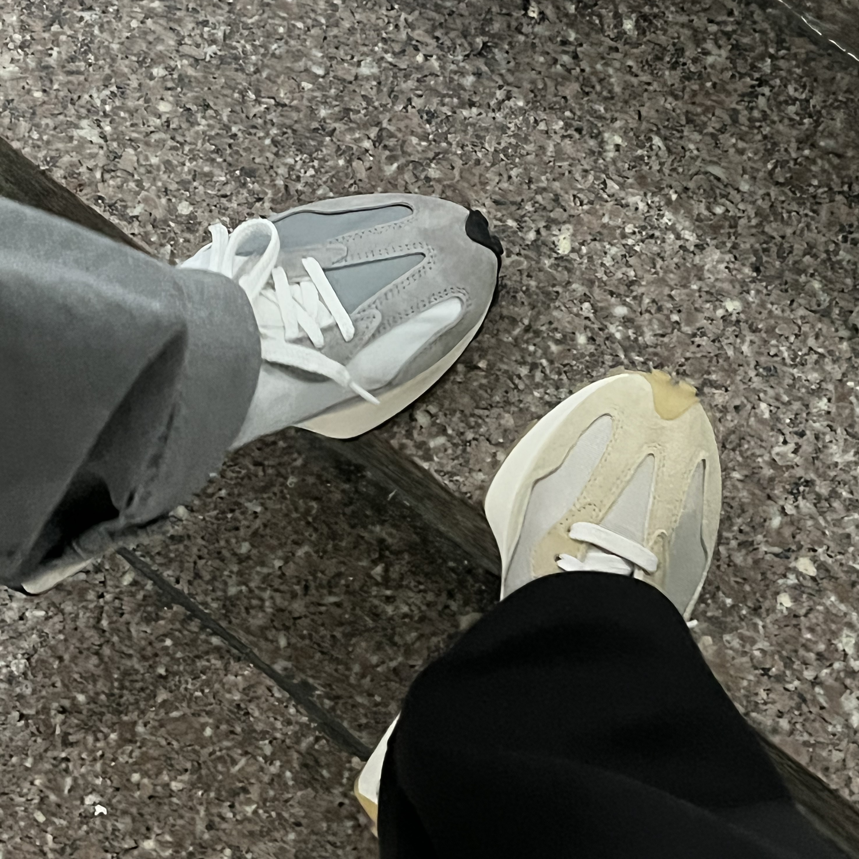 New Balance 327 Grey, New Balance 327 Unplugged Pack Greige 착용 스타일