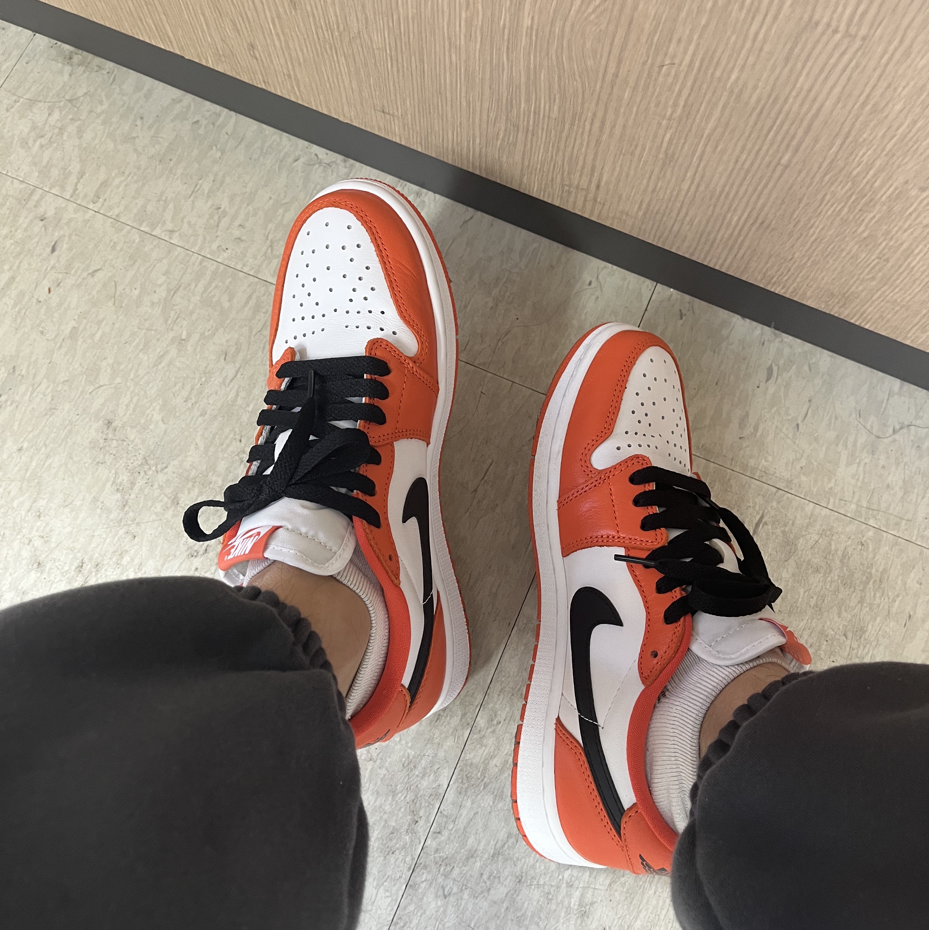 Jordan 1 Low OG Starfish 착용 스타일