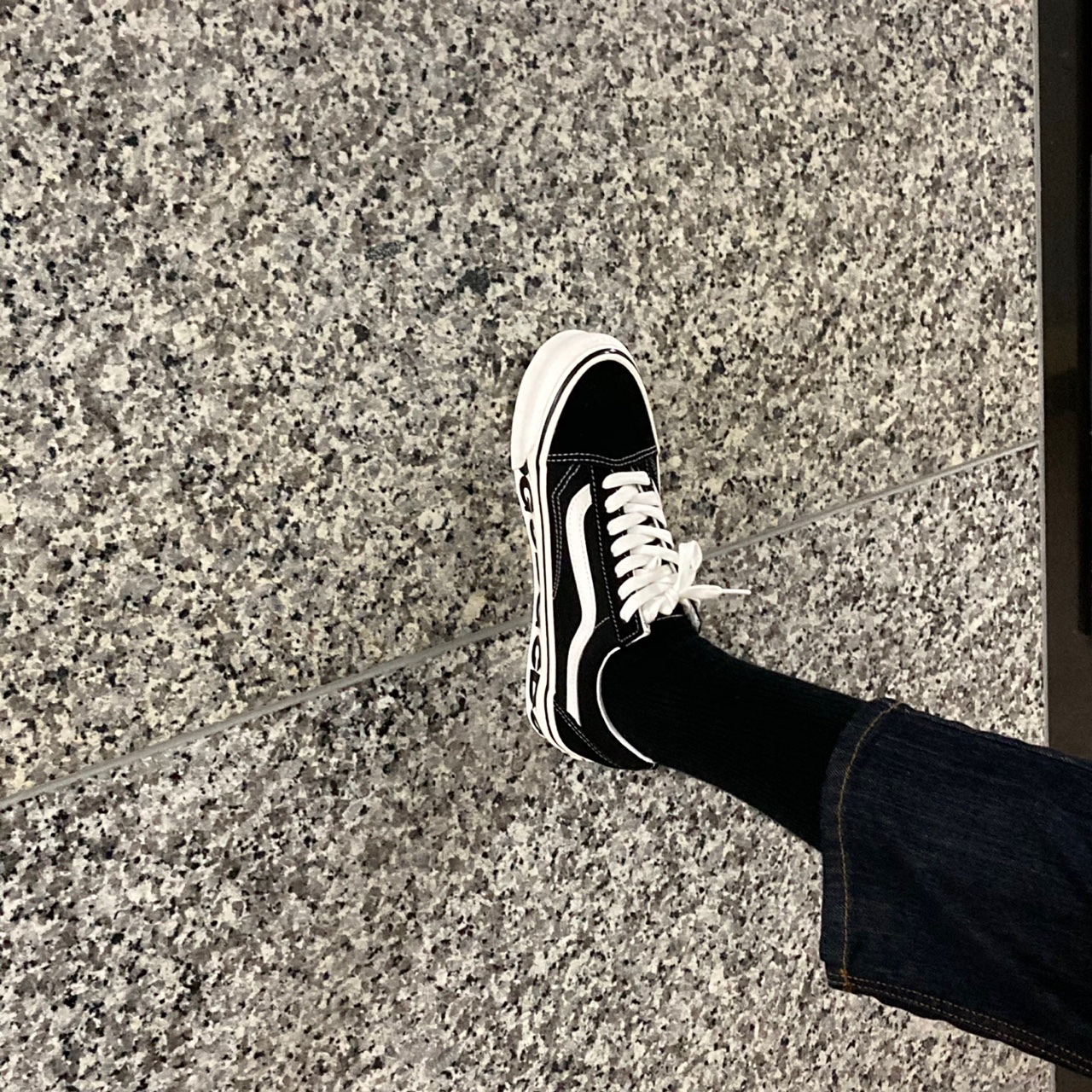 Vans Vault x CDG OG Old Skool LX Side Wall 착용 스타일