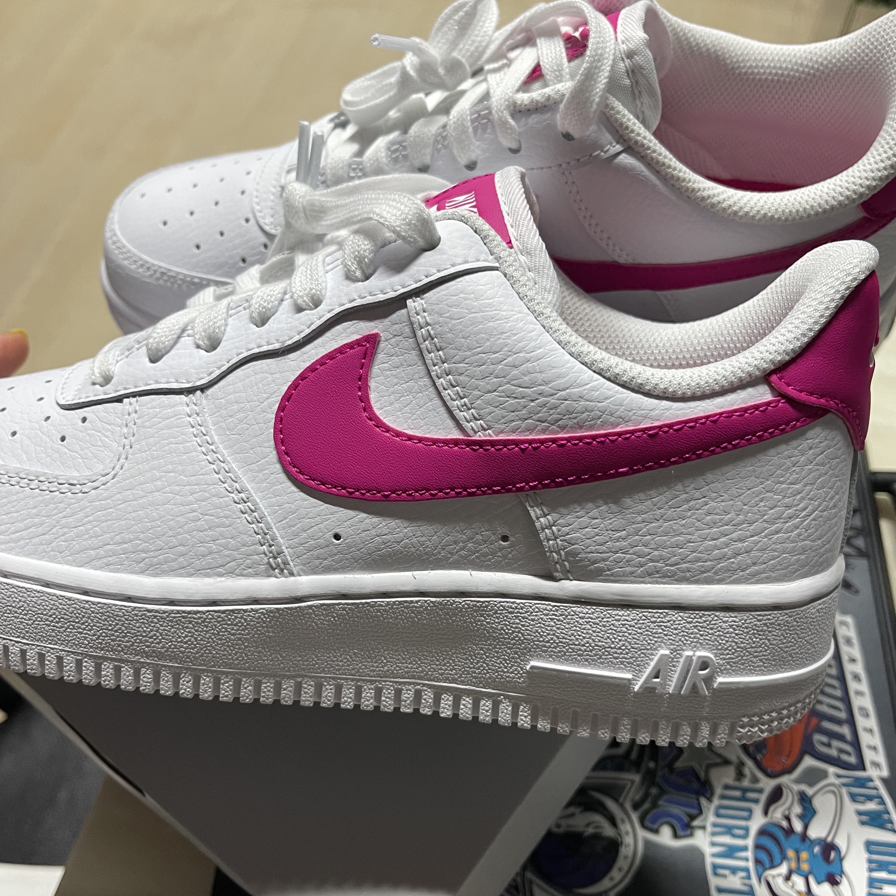 (W) Nike Air Force 1 '07 White Pink Prime 착용 스타일 - 2