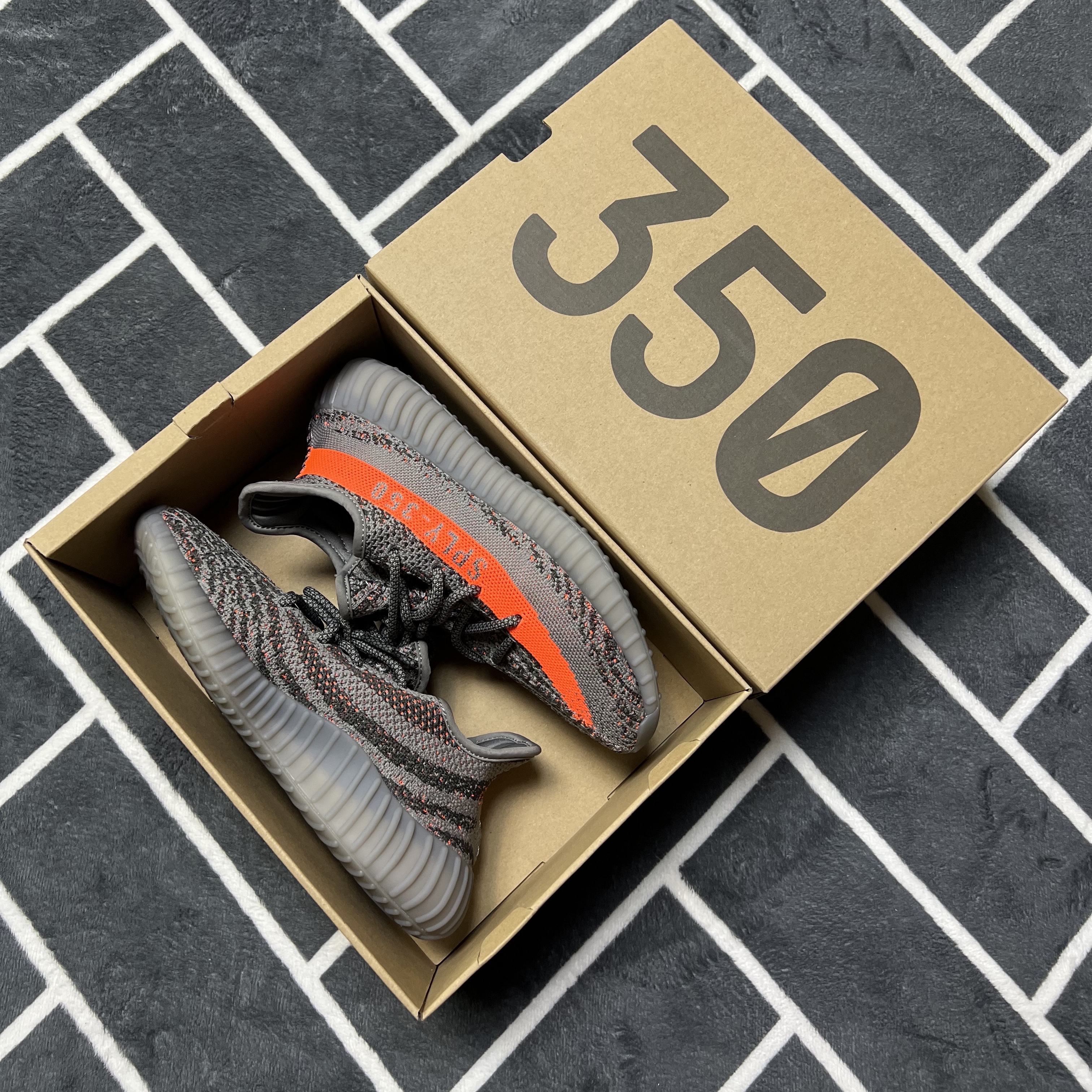 Adidas Yeezy Boost 350 V2 Beluga - Reflective 착용 스타일 - 2