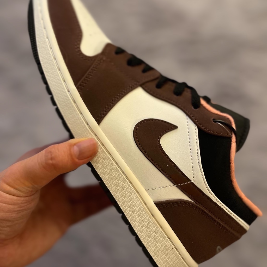 Jordan 1 Low SE Chocolate Bliss 착용 스타일 - 5