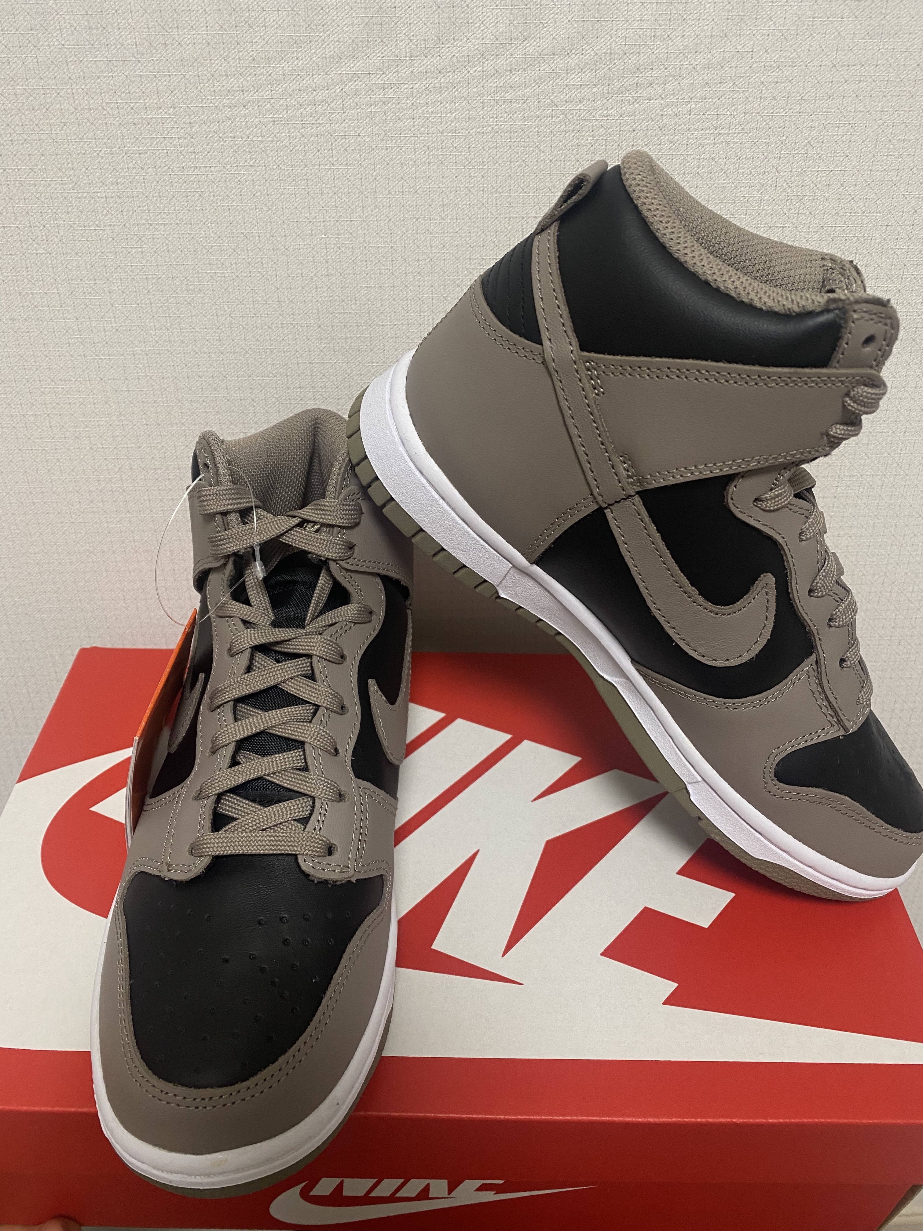 (W) Nike Dunk High Moon Fossil 착용 스타일 - 1
