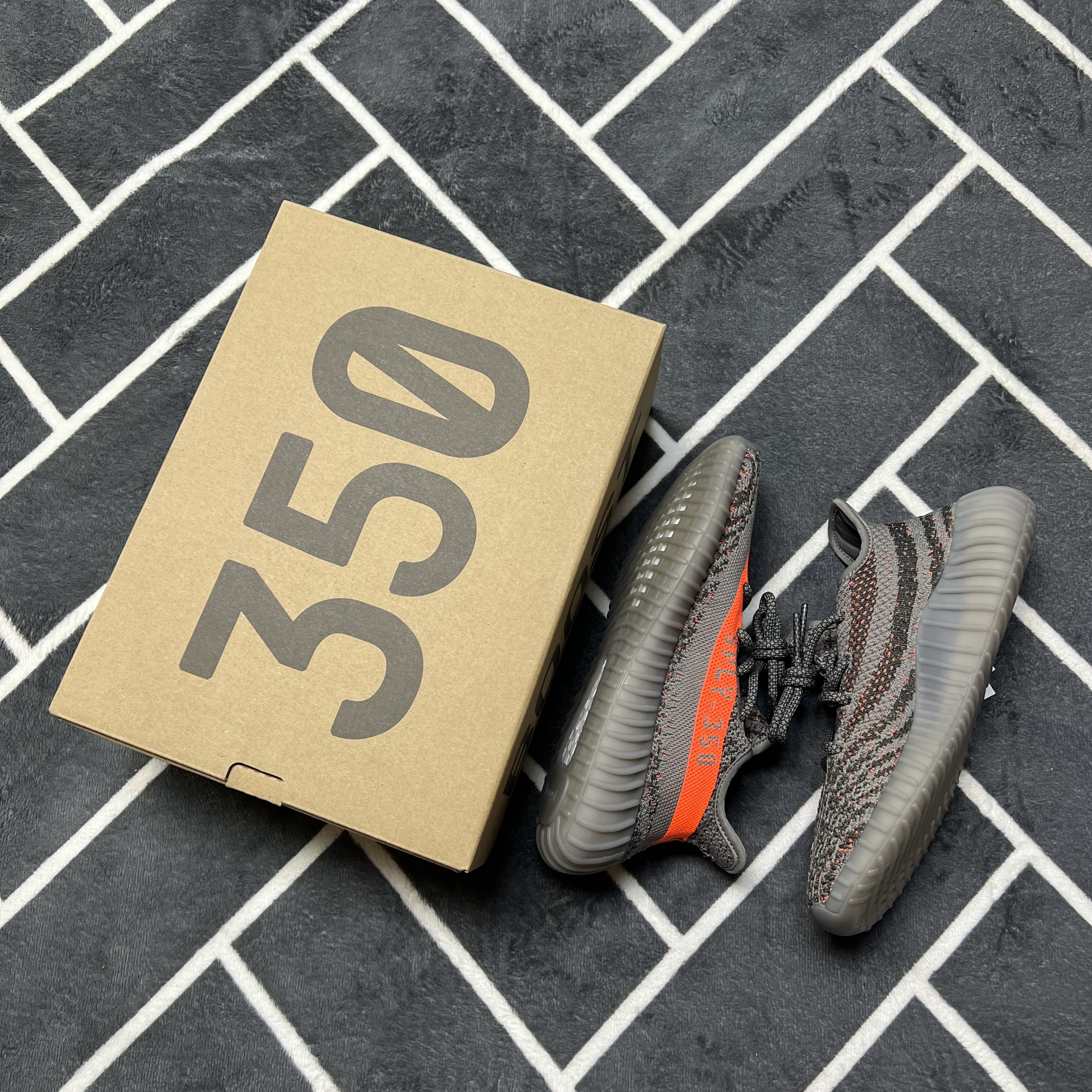 Adidas Yeezy Boost 350 V2 Beluga - Reflective 착용 스타일 - 1