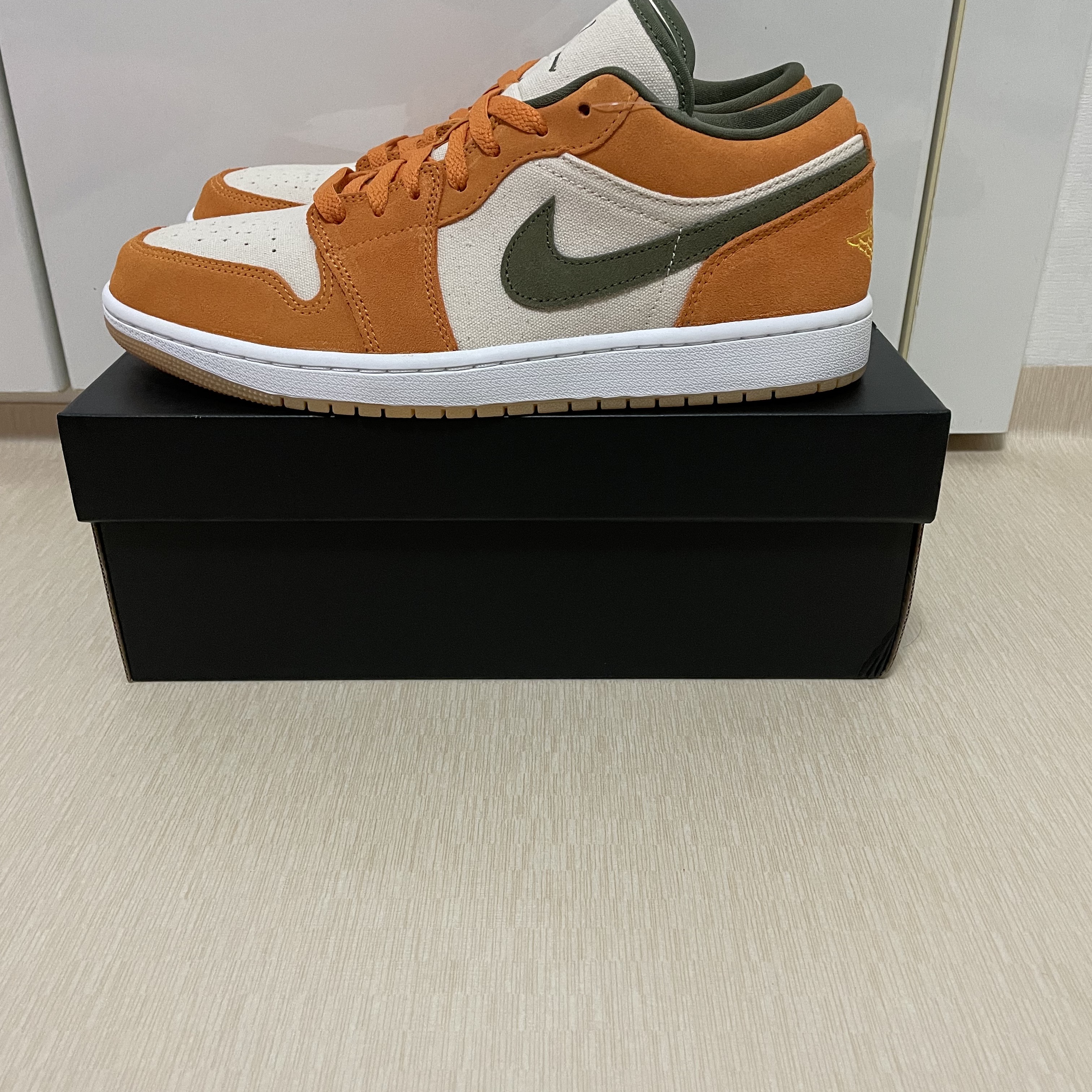 Jordan 1 Low SE Light Curry 착용 스타일 - 5