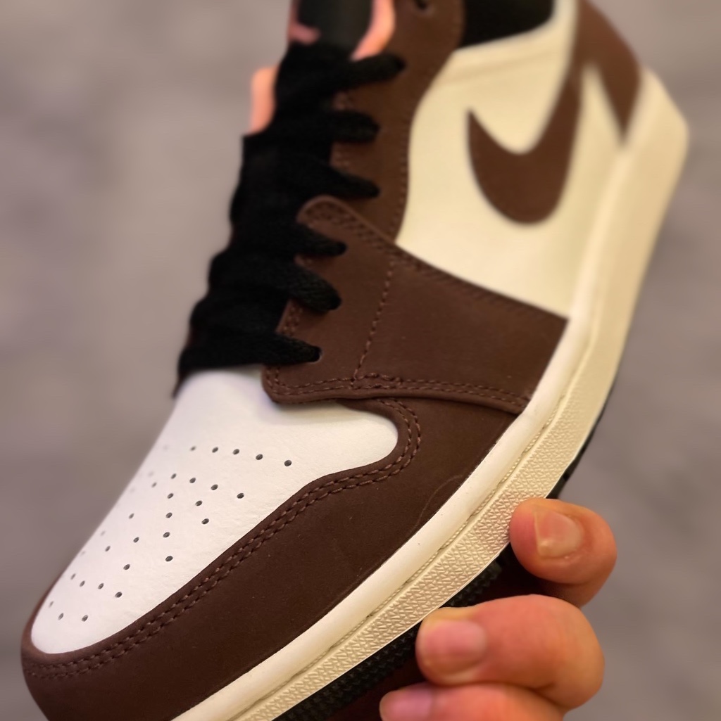 Jordan 1 Low SE Chocolate Bliss 착용 스타일 - 3