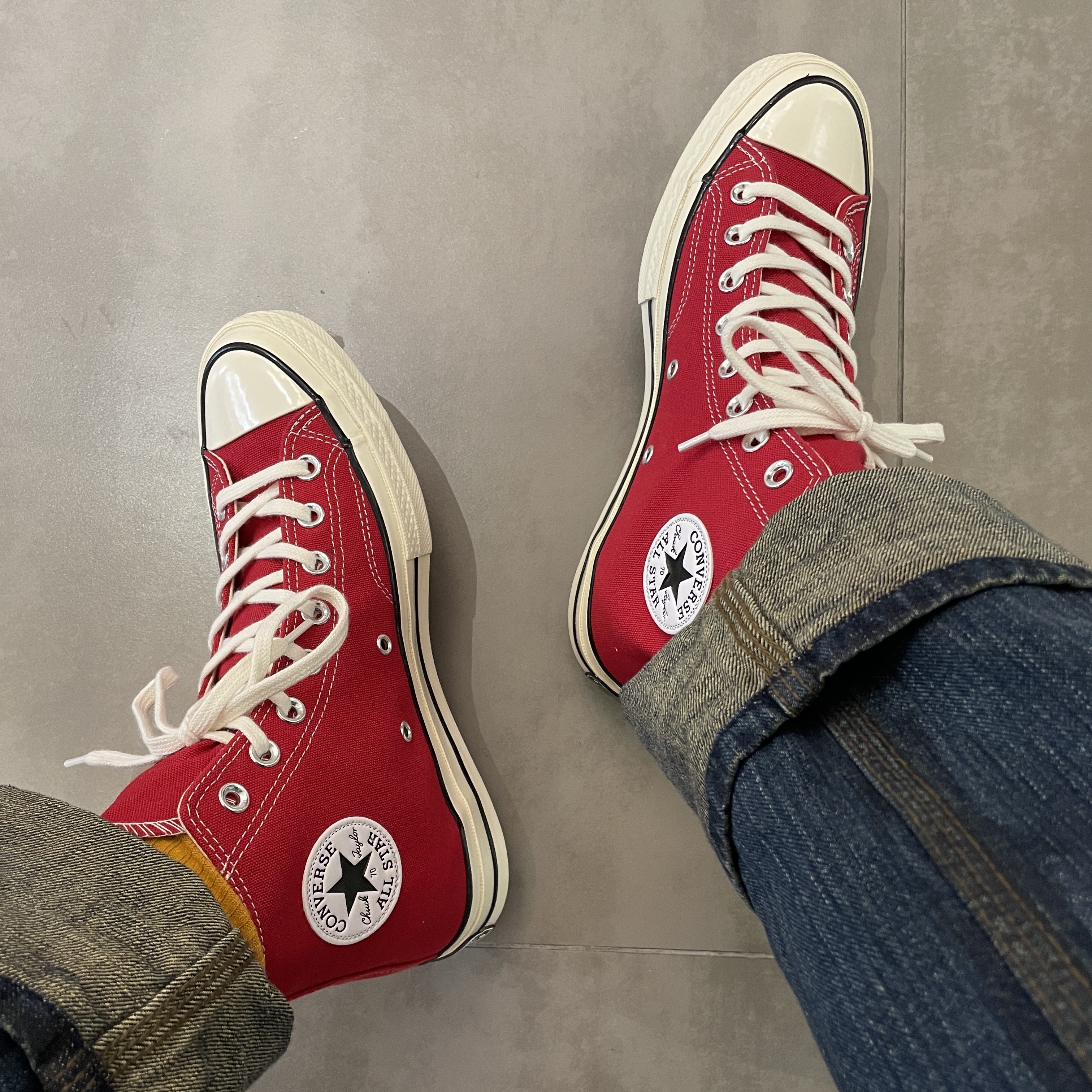 Converse Chuck 70 High Enamel Red 착용 스타일 - 1