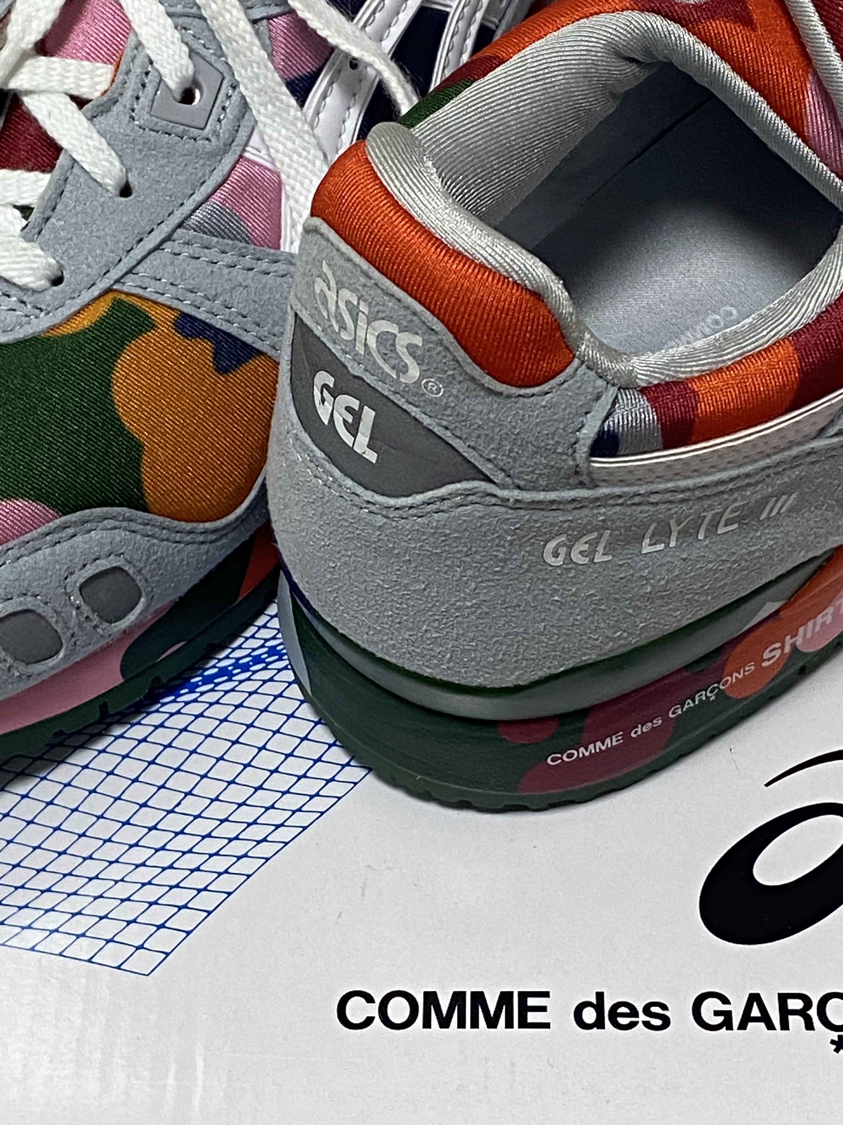 Asics x Comme des Garcons Shirt Gel-Lyte III OG Colorful Camo 착용 스타일