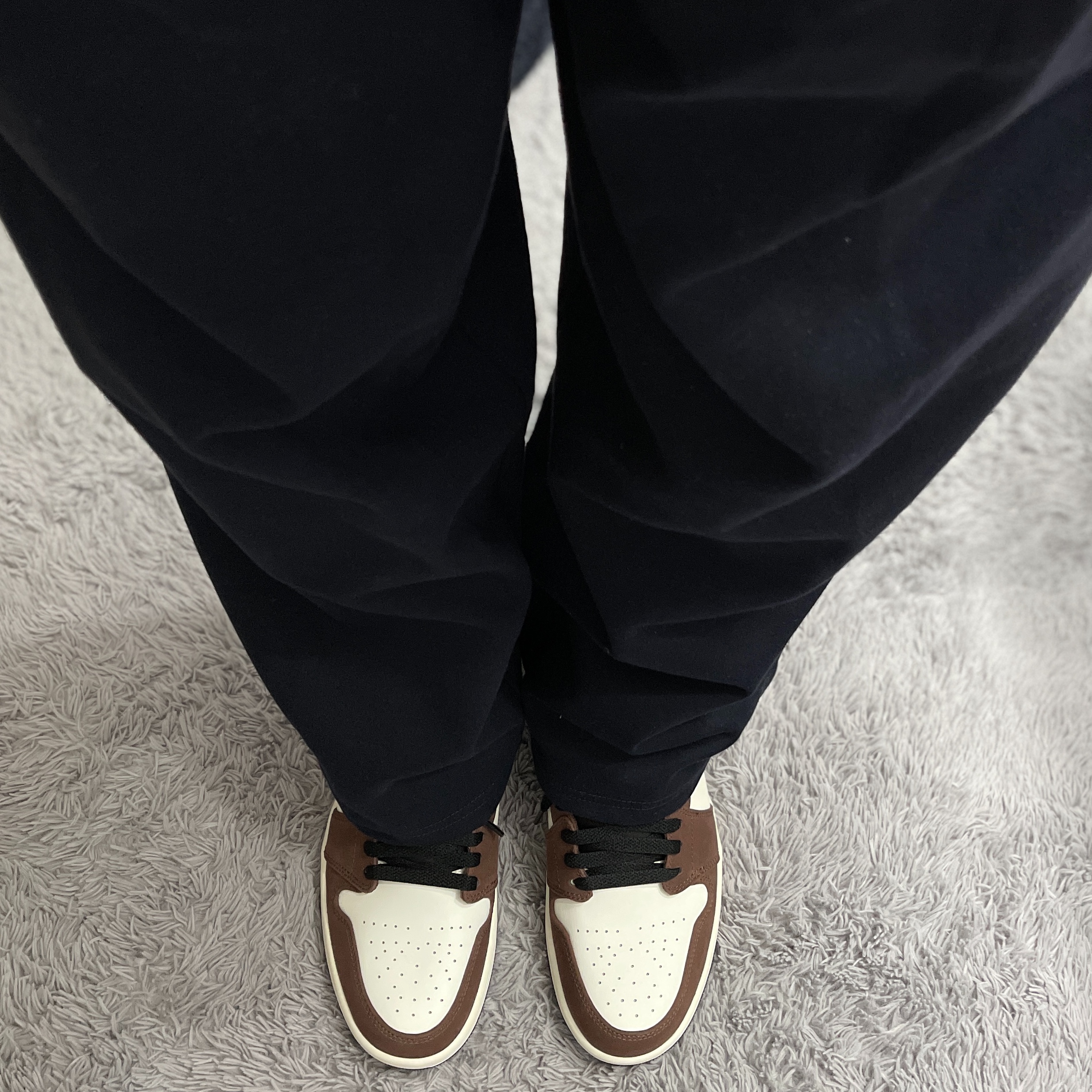 Jordan 1 Low SE Chocolate Bliss 착용 스타일 - 1