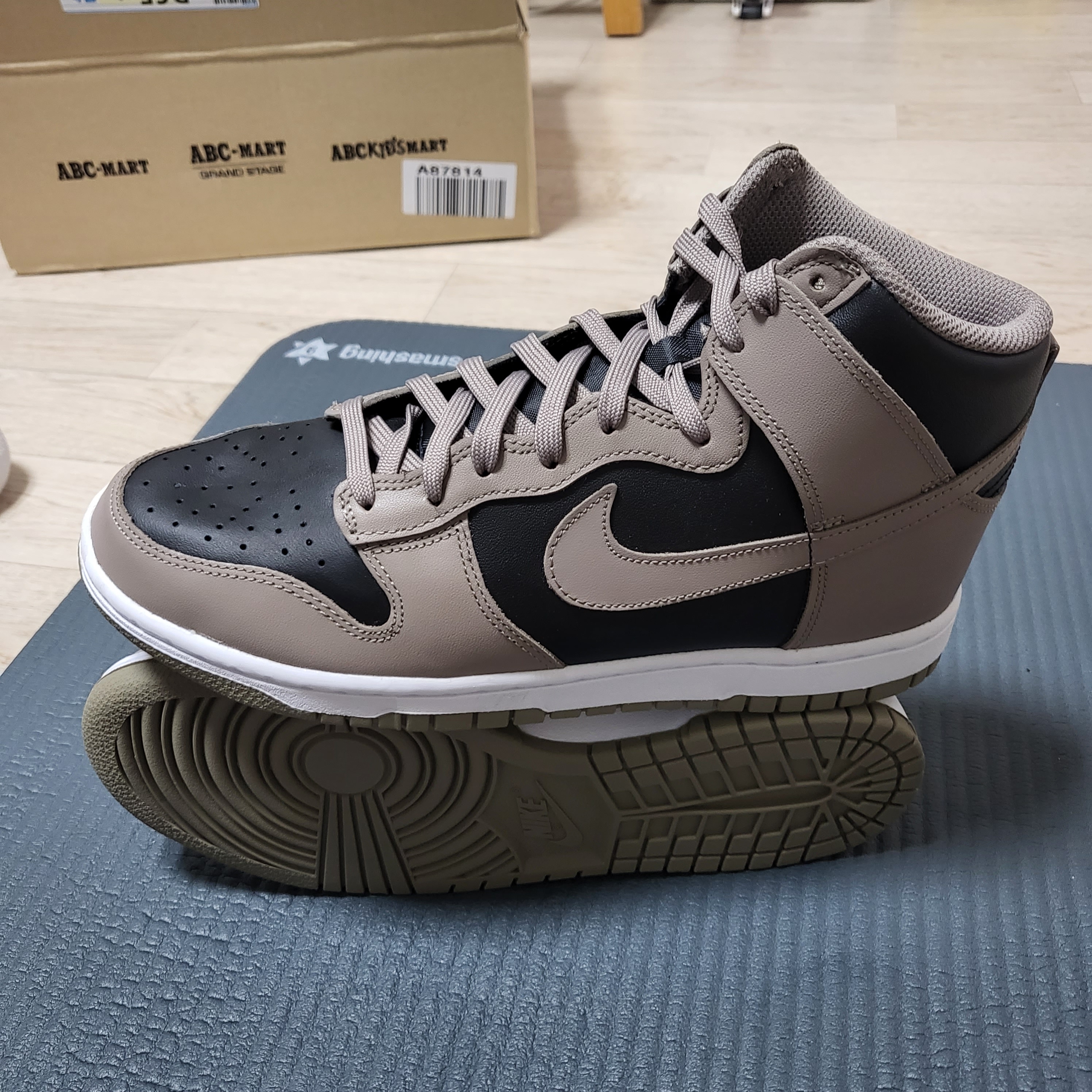 (W) Nike Dunk High Moon Fossil 착용 스타일 - 3