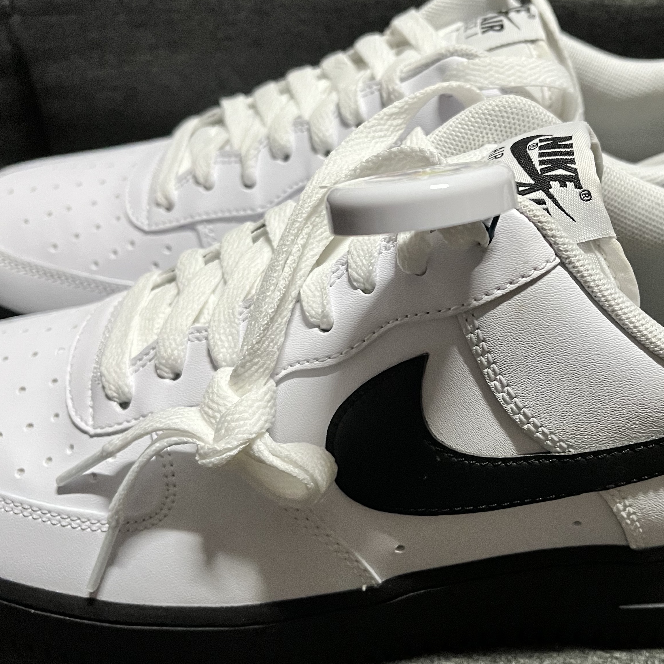 Nike Air Force 1 Low White Black Midsole 착용 스타일 - 3