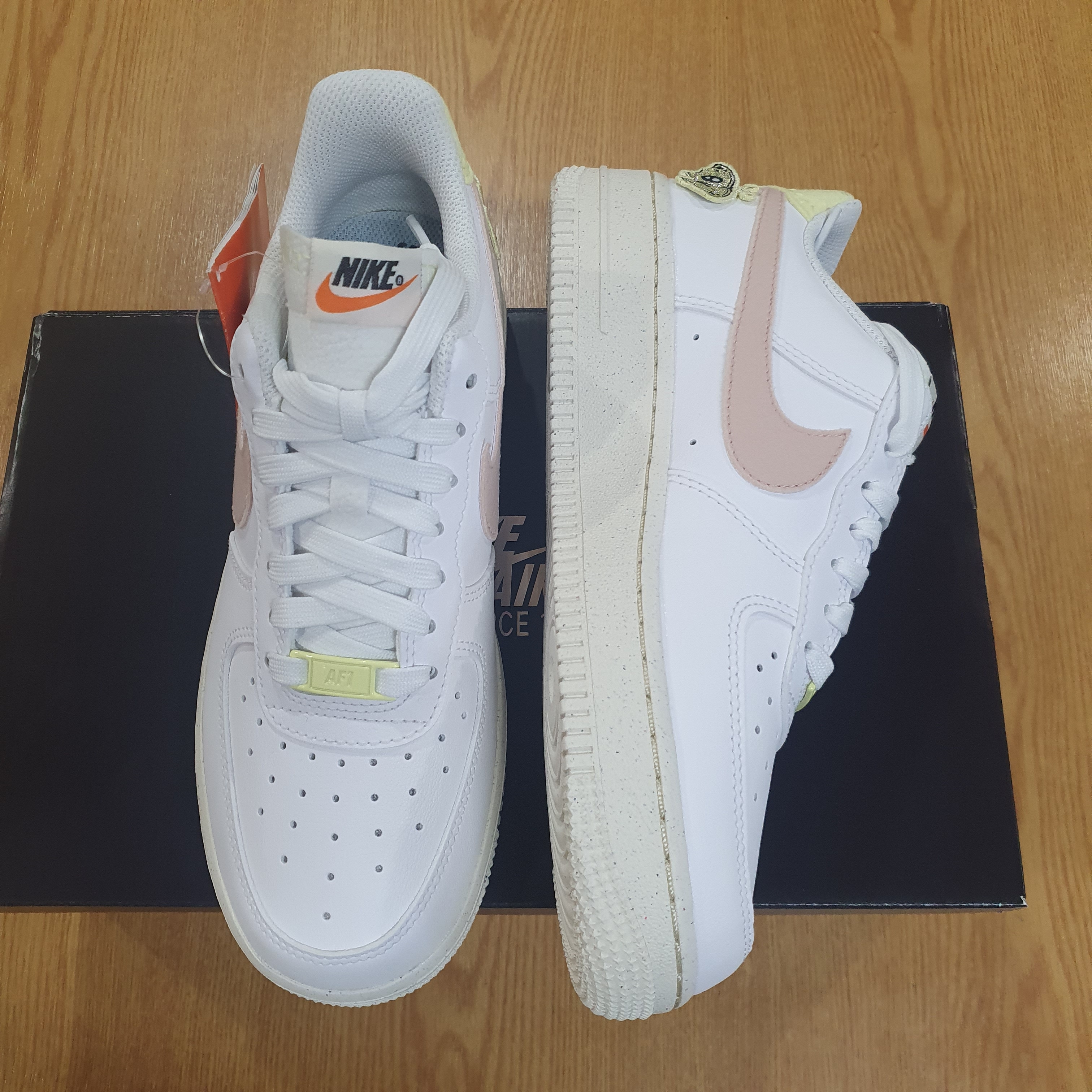 (W) Nike Air Force 1 '07 SE Next Nature White Pink Oxford 착용 스타일 - 3