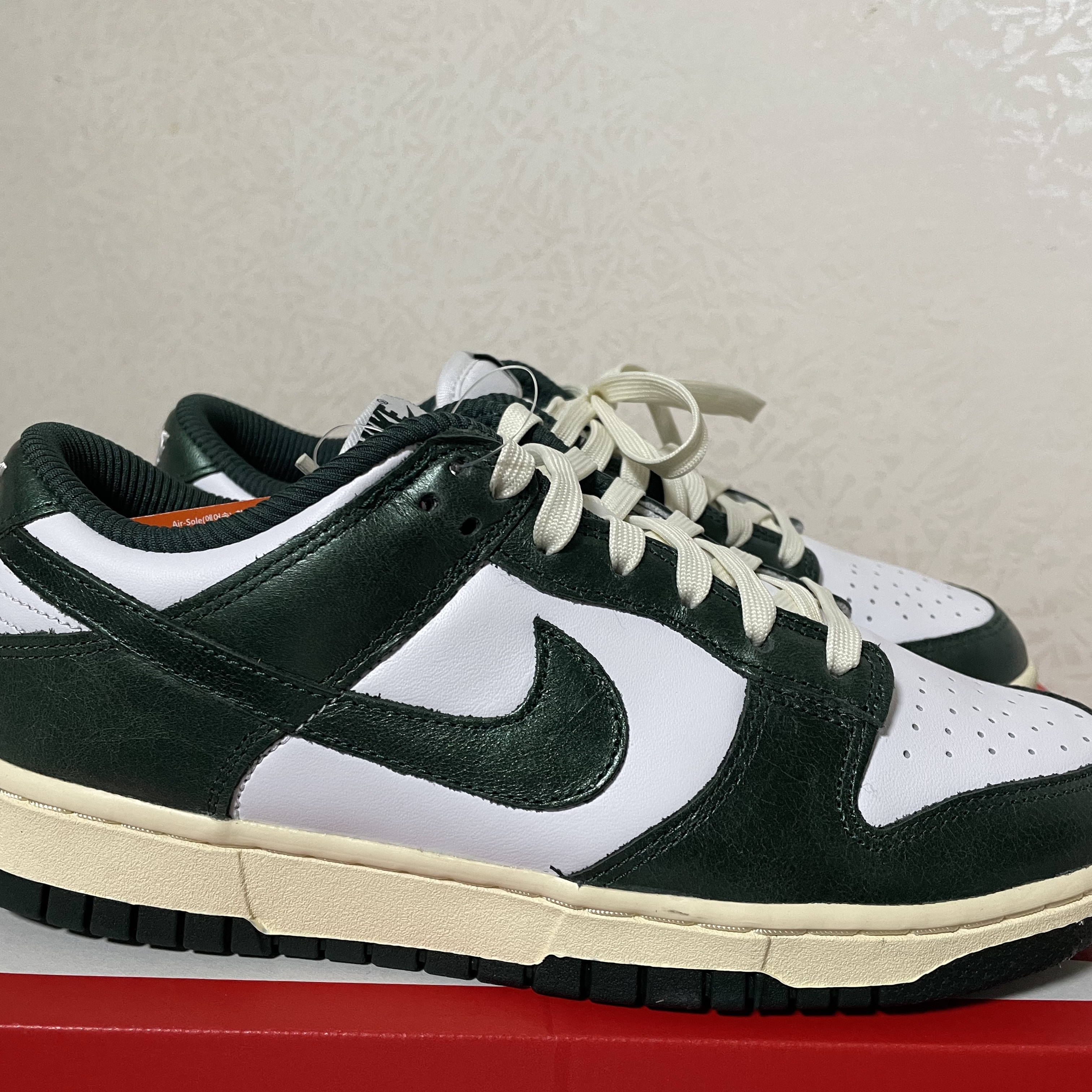 (W) Nike Dunk Low Vintage Green 착용 스타일
