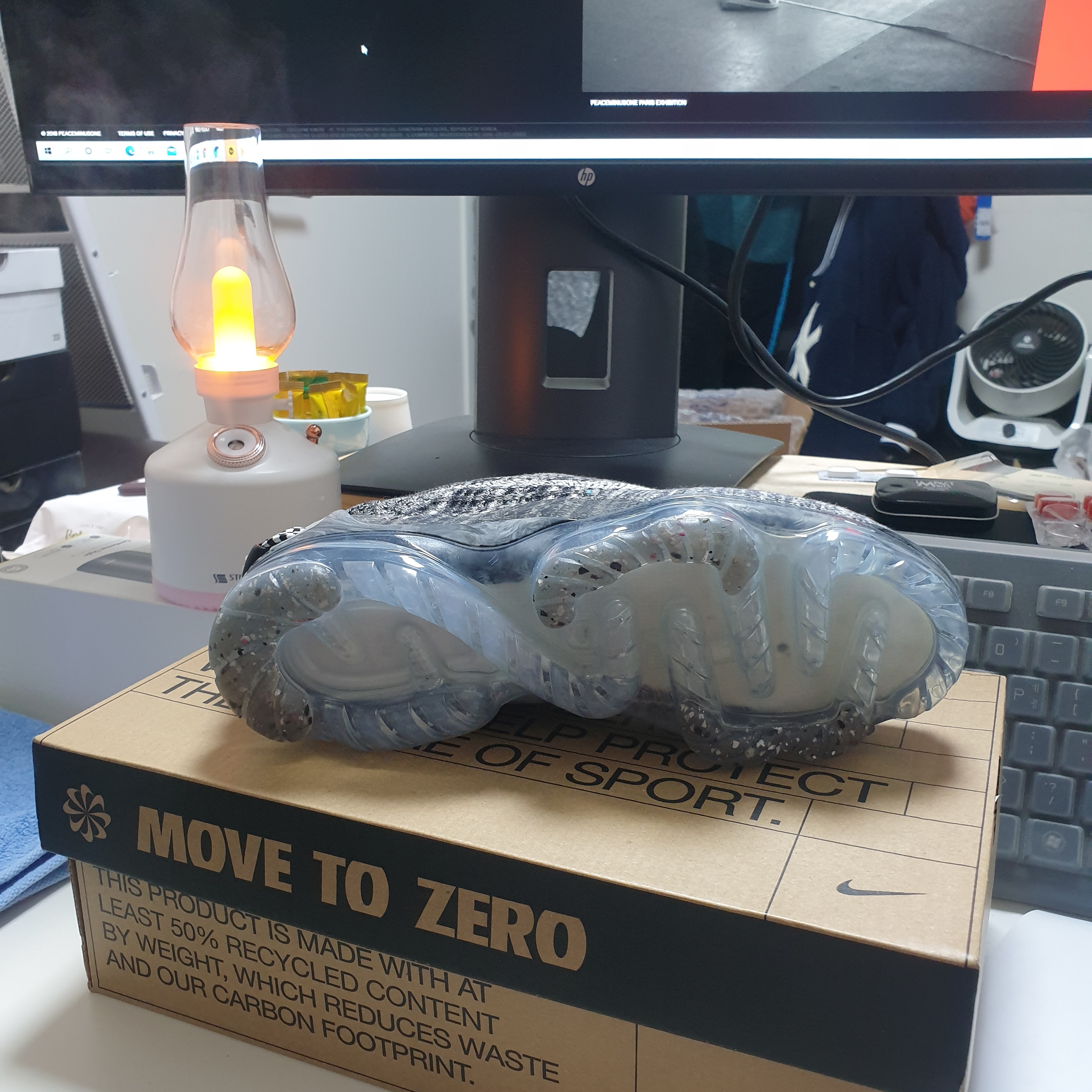 (W) Nike Air VaporMax 2020 Flyknit Oreo 착용 스타일 - 2