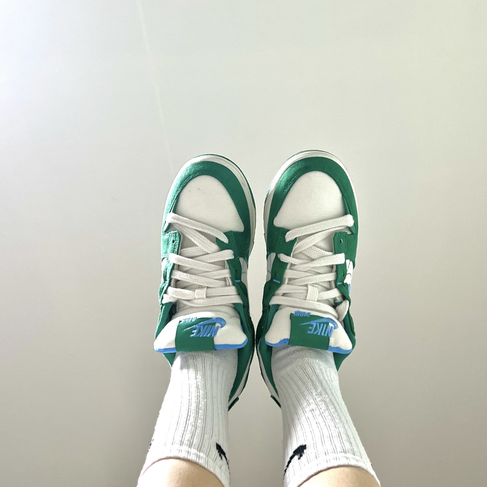 (W) Nike Dunk Low Disrupt 2 Phantom University Blue 착용 스타일 - 3