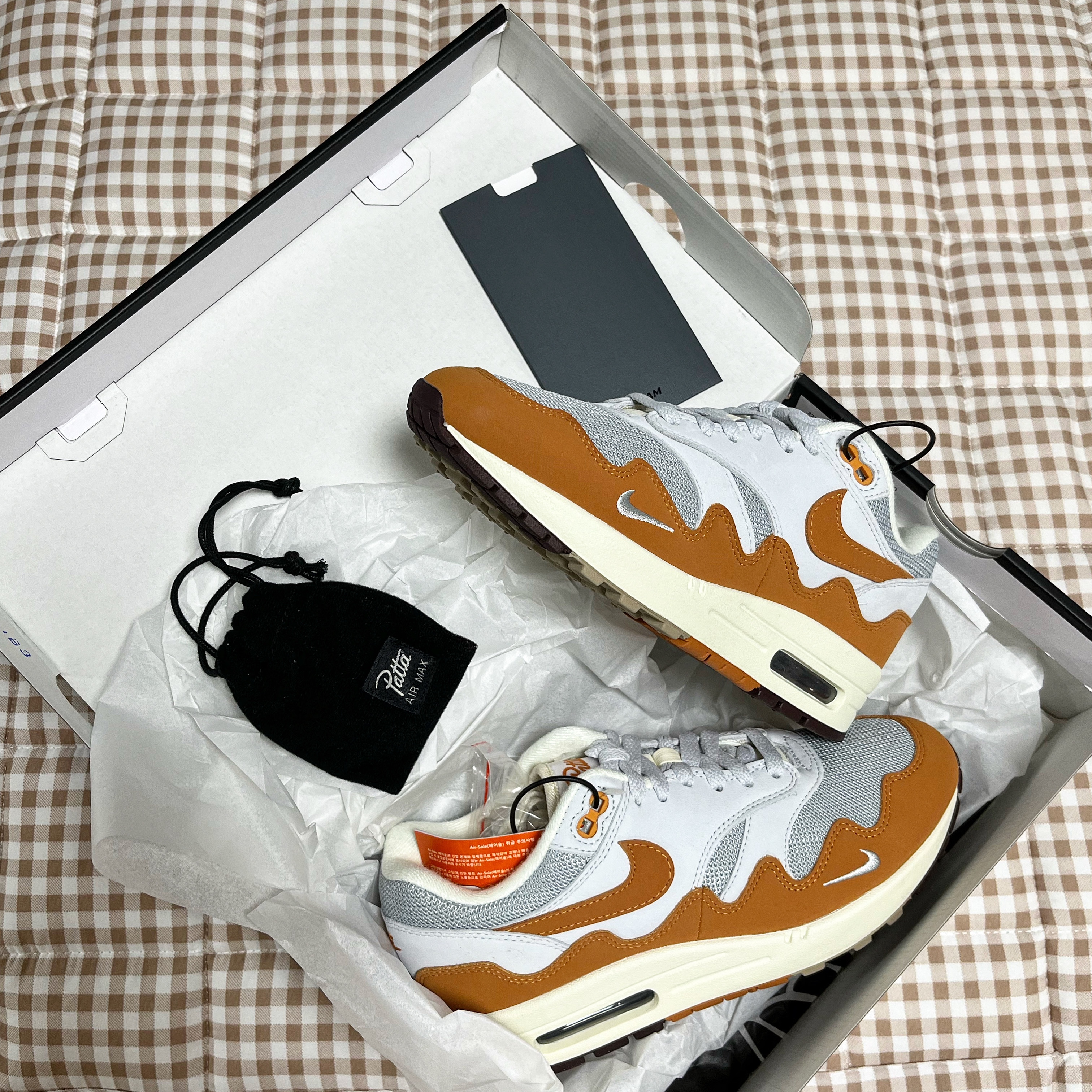 Nike x Patta Air Max 1 Monarch 착용 스타일