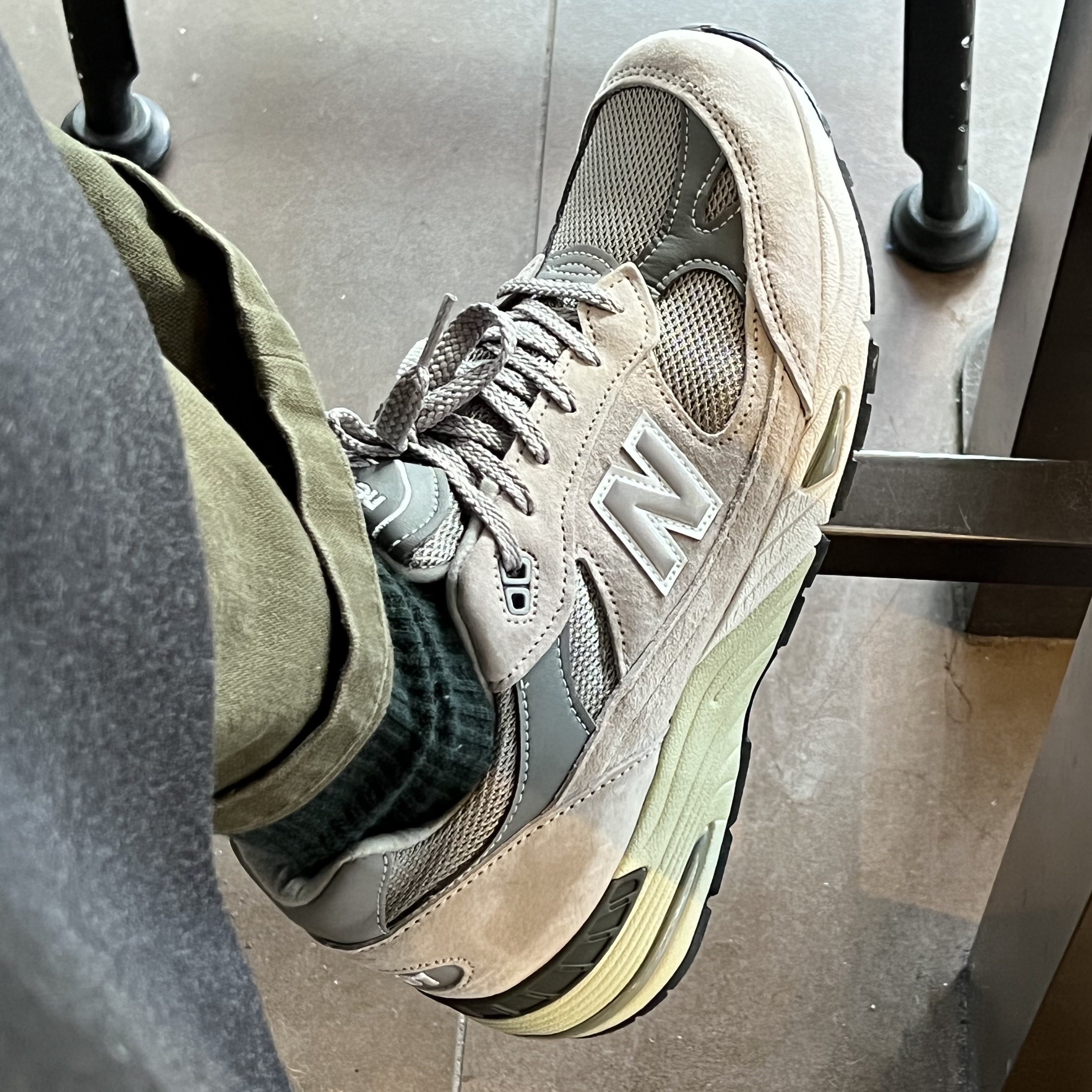 New Balance 991 Made in UK Grey 착용 스타일 - 2