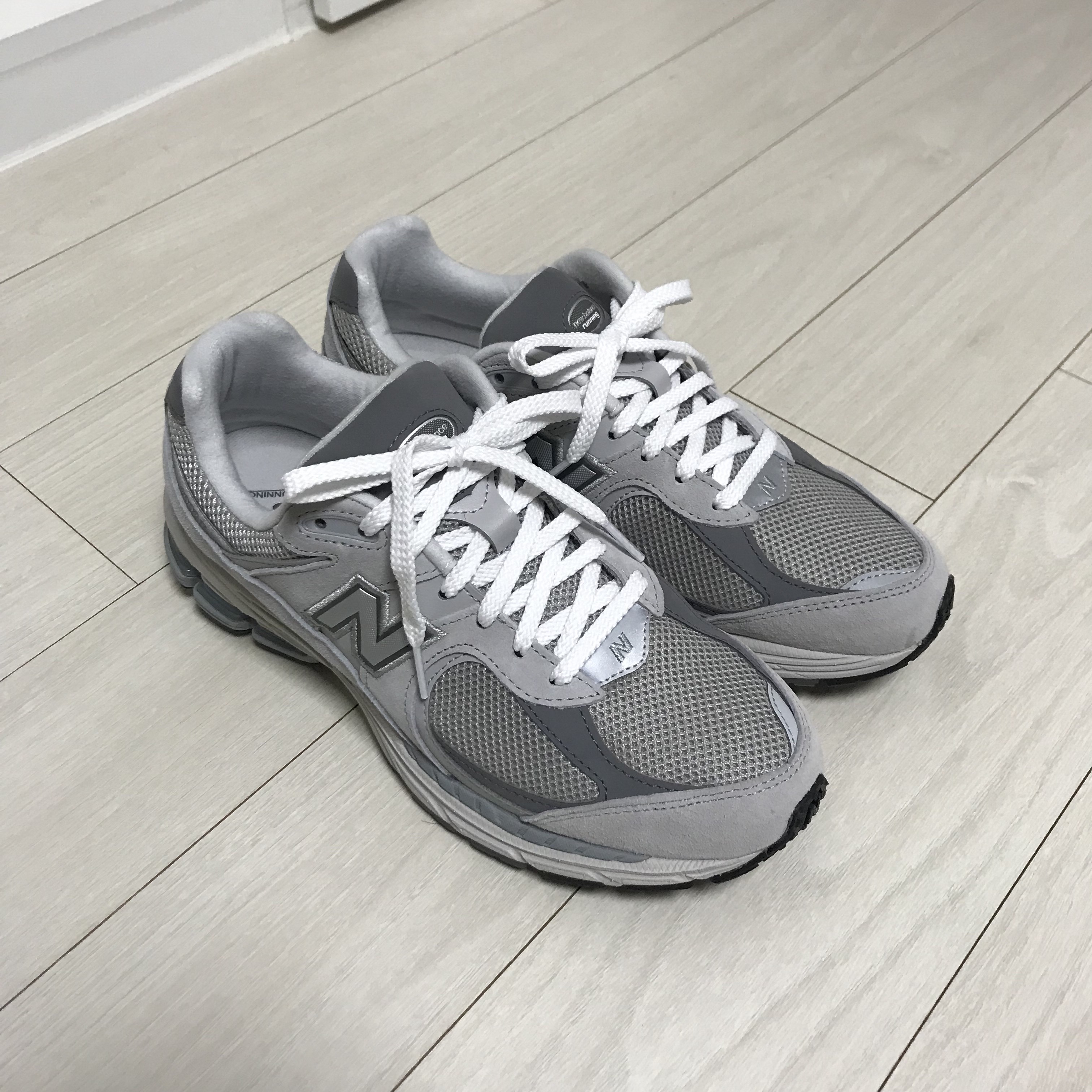 New Balance 2002R T2 Gray 착용 스타일 - 3