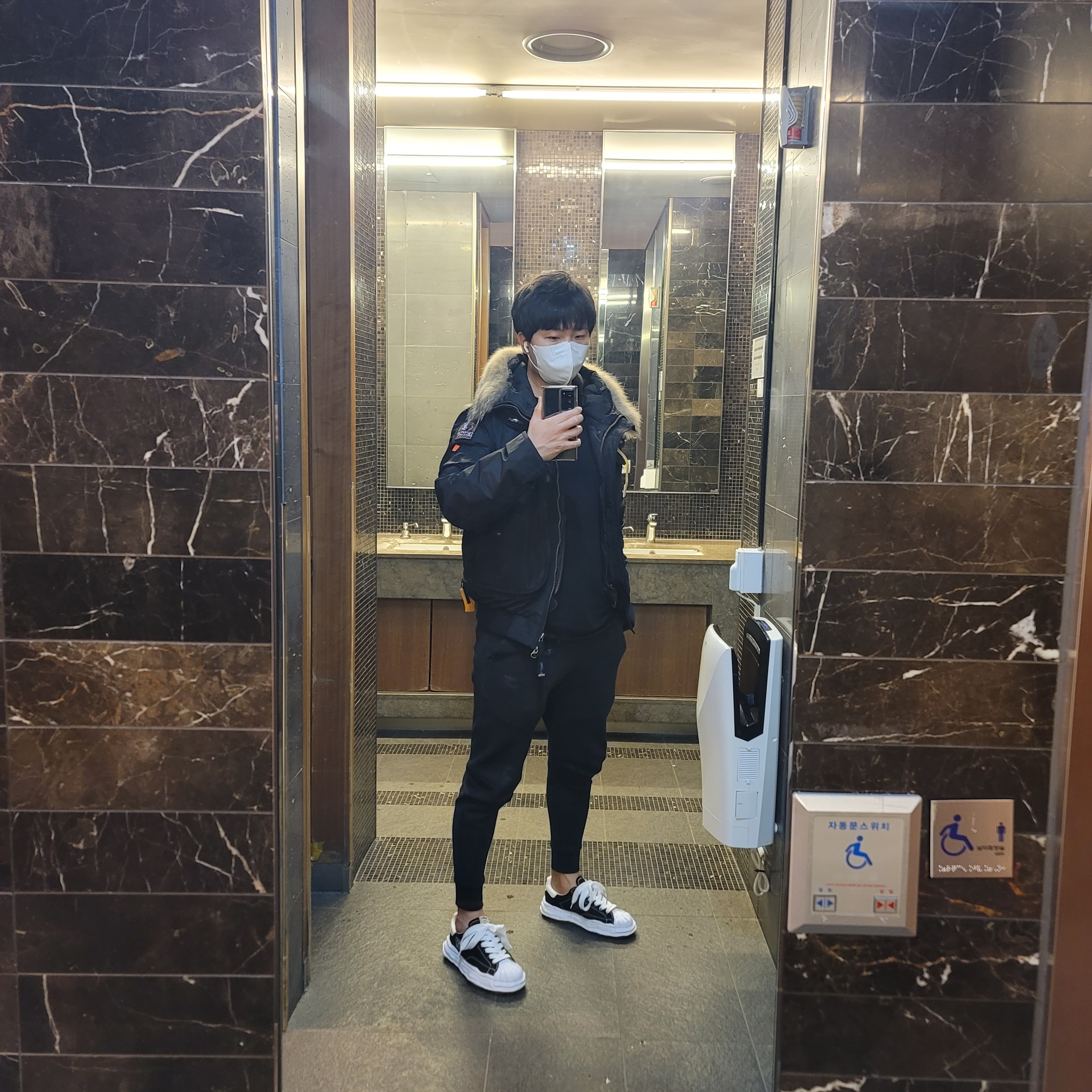 Maison Mihara Yasuhiro Blakey OG Sole Canvas Low-top Sneakers Black White, Parajumpers Gobi Masterpiece Jacket Black - 21FW 착용 스타일