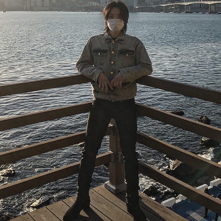 Essentials Denim Trucker Jacket Light Indigo - 20FW 착용 스타일 - 2