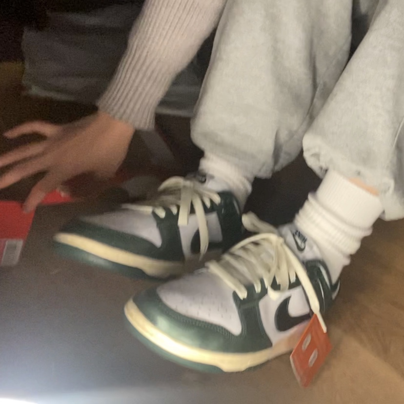 (W) Nike Dunk Low Vintage Green 착용 스타일