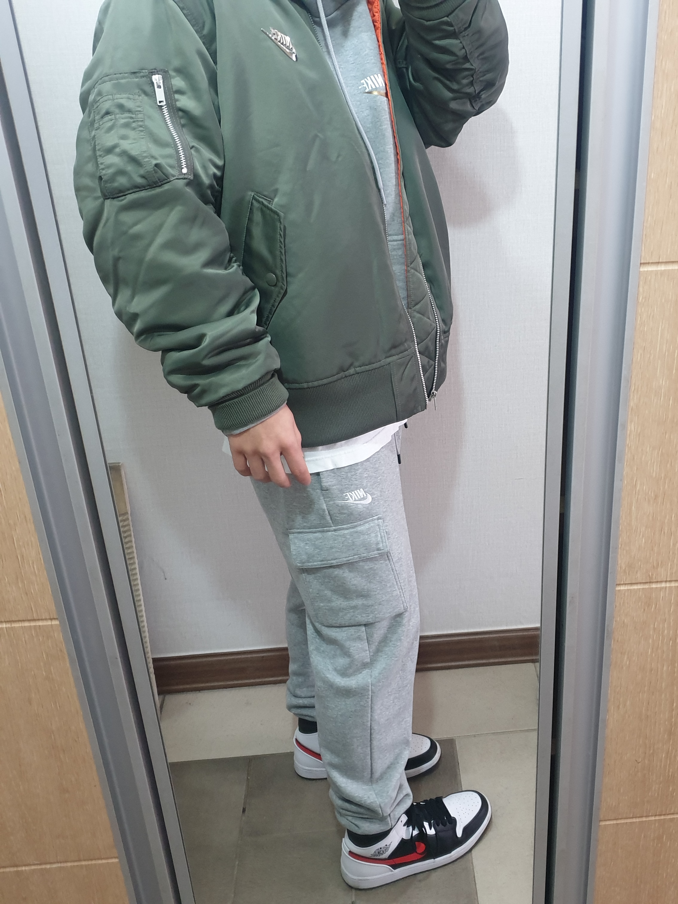 Nike NSW Punk Bomber Jacket - Asia, Nike NSW Hoodie BRS Dark Grey Heather 착용 스타일 - 2