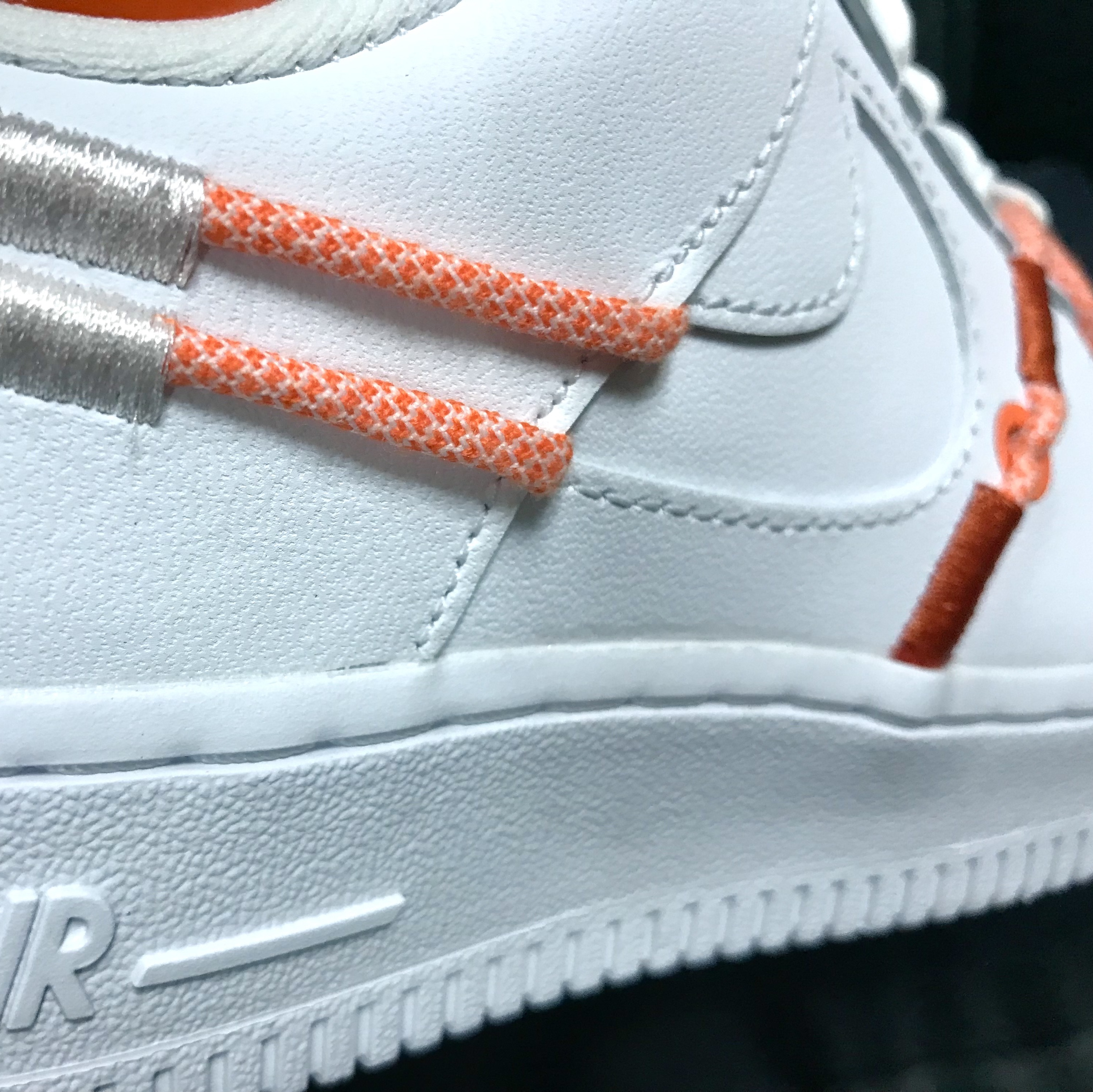 (W) Nike Air Force 1 '07 LX White Safety Orange 착용 스타일 - 3
