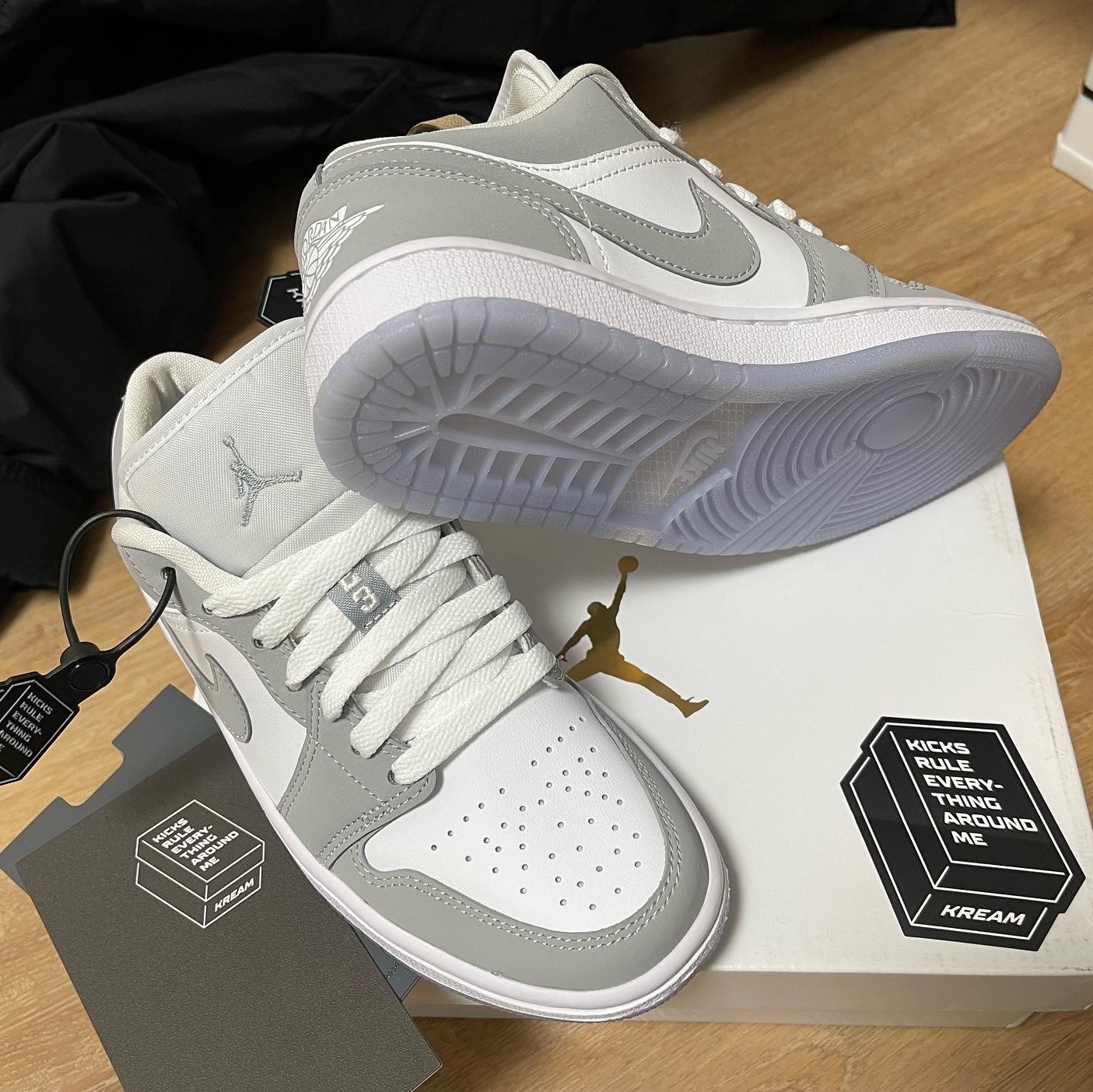 (W) Jordan 1 Low White Wolf Grey 착용 스타일 - 1