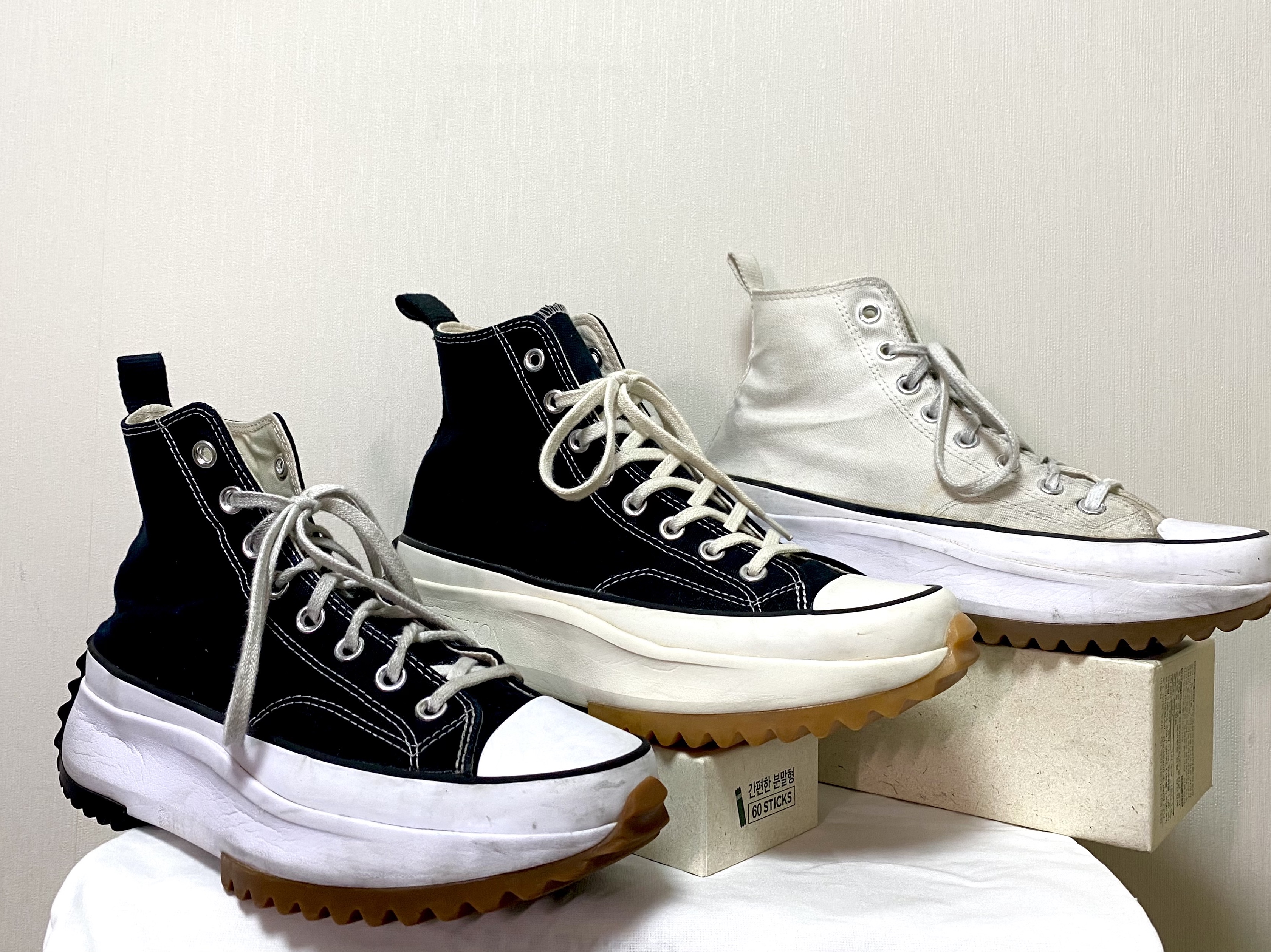 Converse Run Star Hike Hi Black White Gum, Converse Run Star Hike Hi White Black Gum 착용 스타일 - 1