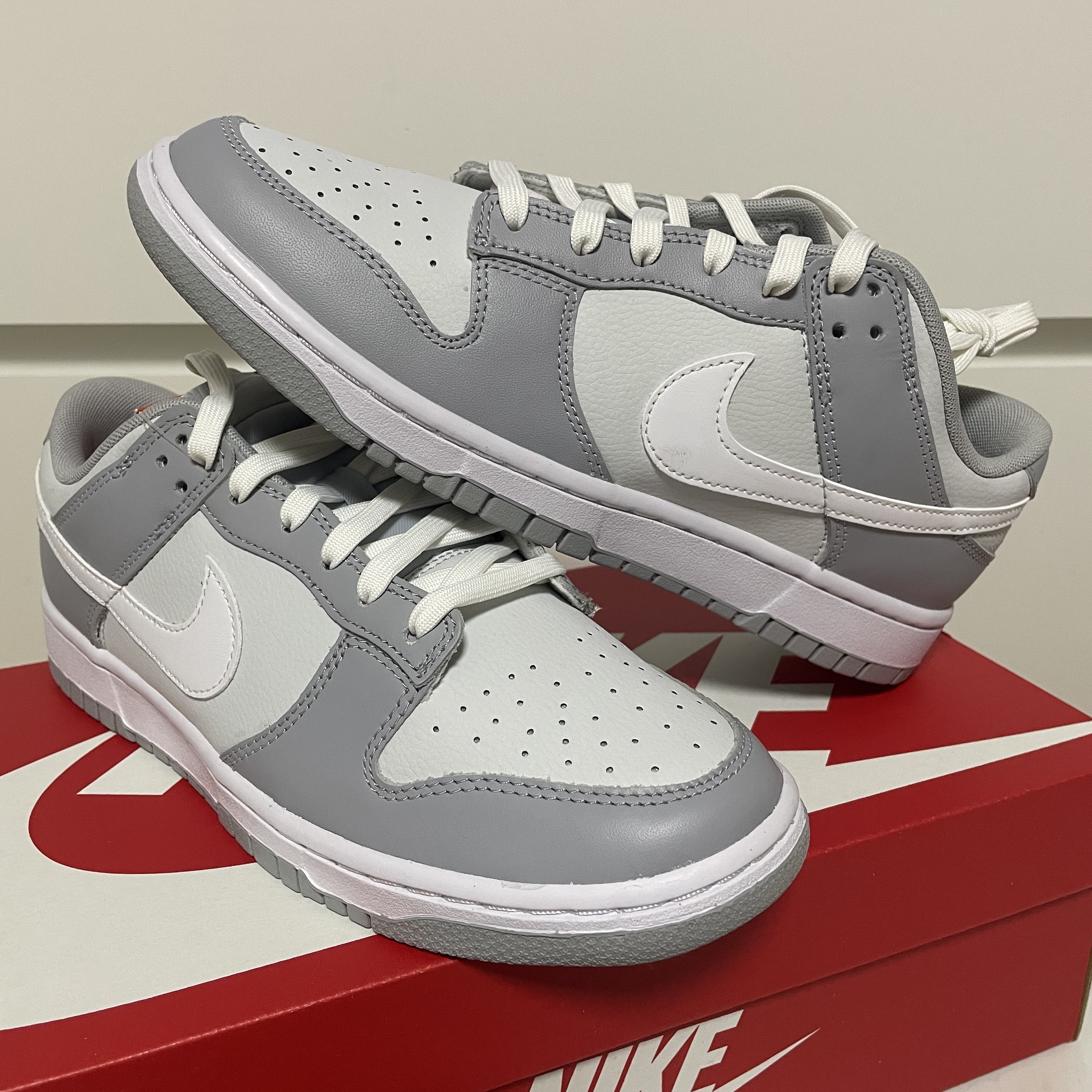 Nike Dunk Low Retro Wolf Grey 착용 스타일 - 2