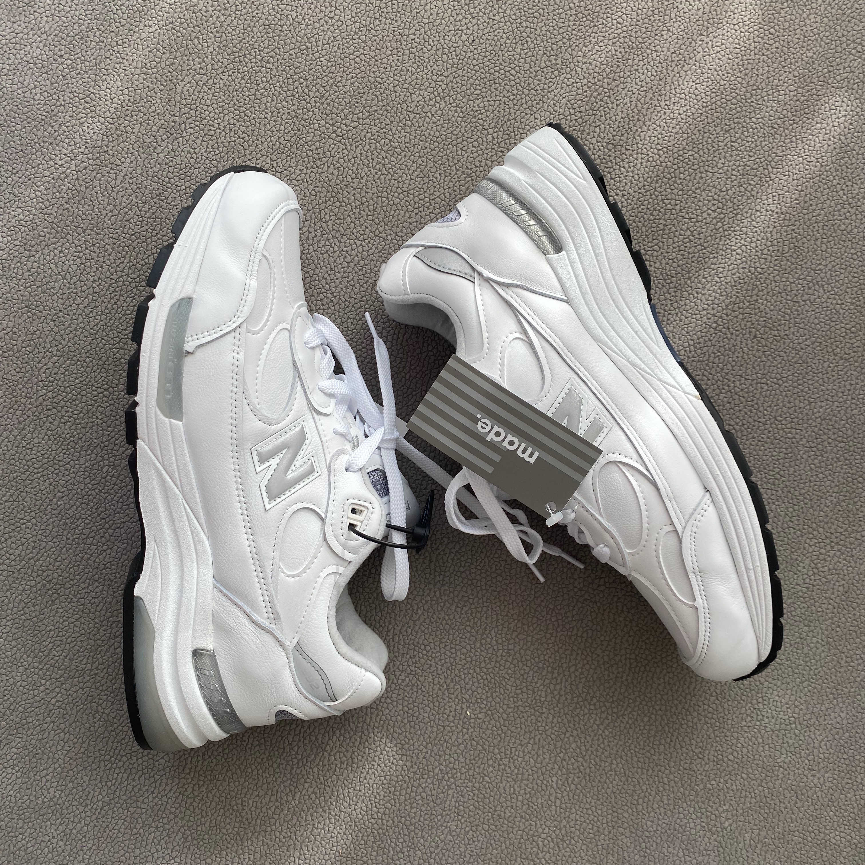New Balance 992 Made in USA White Silver 착용 스타일